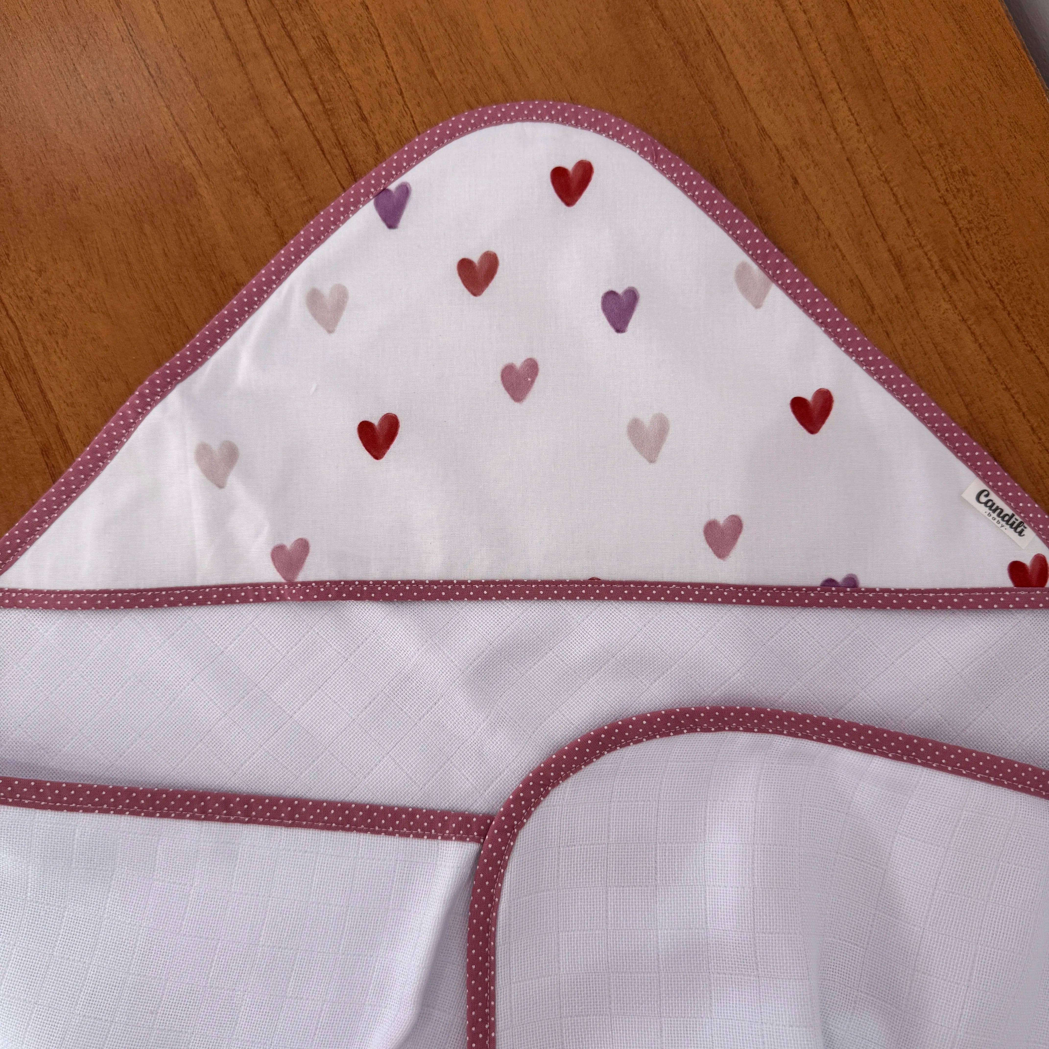 Toalha Fralda de Banho com Capuz Premium - Corações