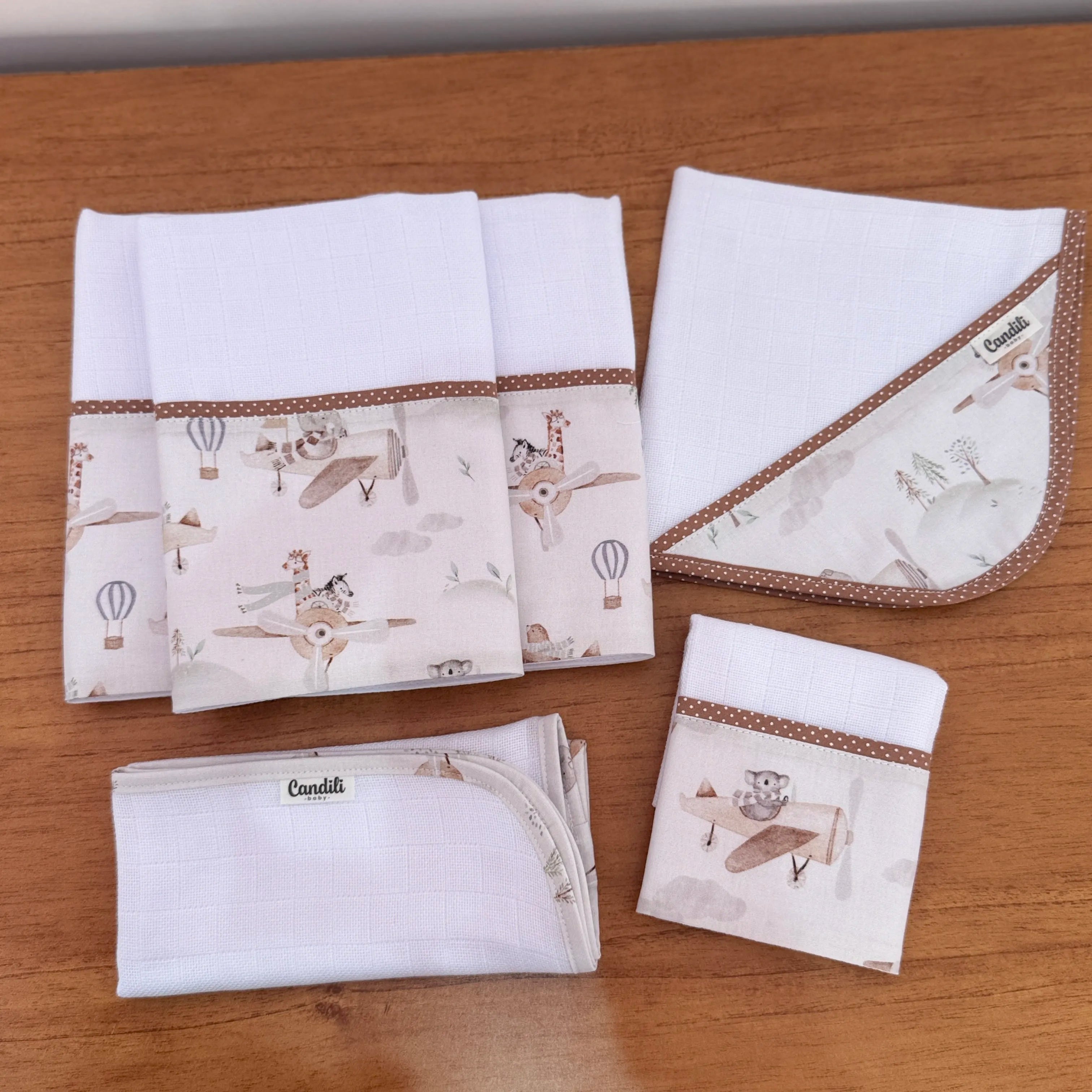 Kit Essencial 5 Peças: Fraldas de Boca, Fralda de Ombro e Fralda Multiuso - Animais Aviadores