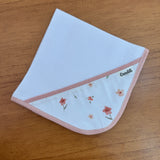 Kit Afeto 6 Peças: Fraldas de Boca, Fralda de Ombro, Fralda Multiuso e Toalha de Banho - Flores e Folhas