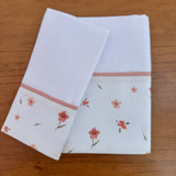 Kit Amamentação 2 Peças: Fralda de Ombro e Fralda de Boca - Flores e Folhas