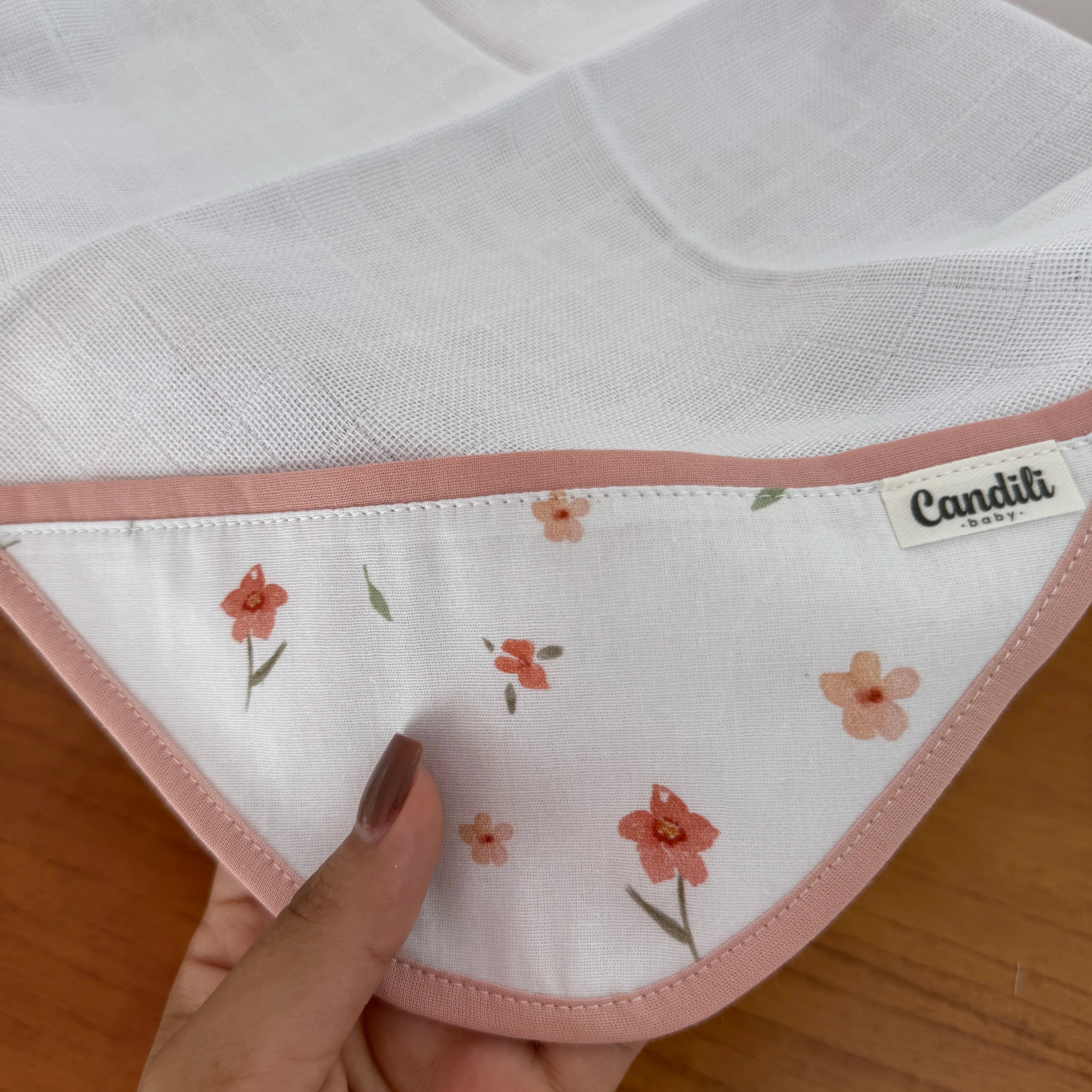 Fralda de Boca Cantinho - Flores e Folhas