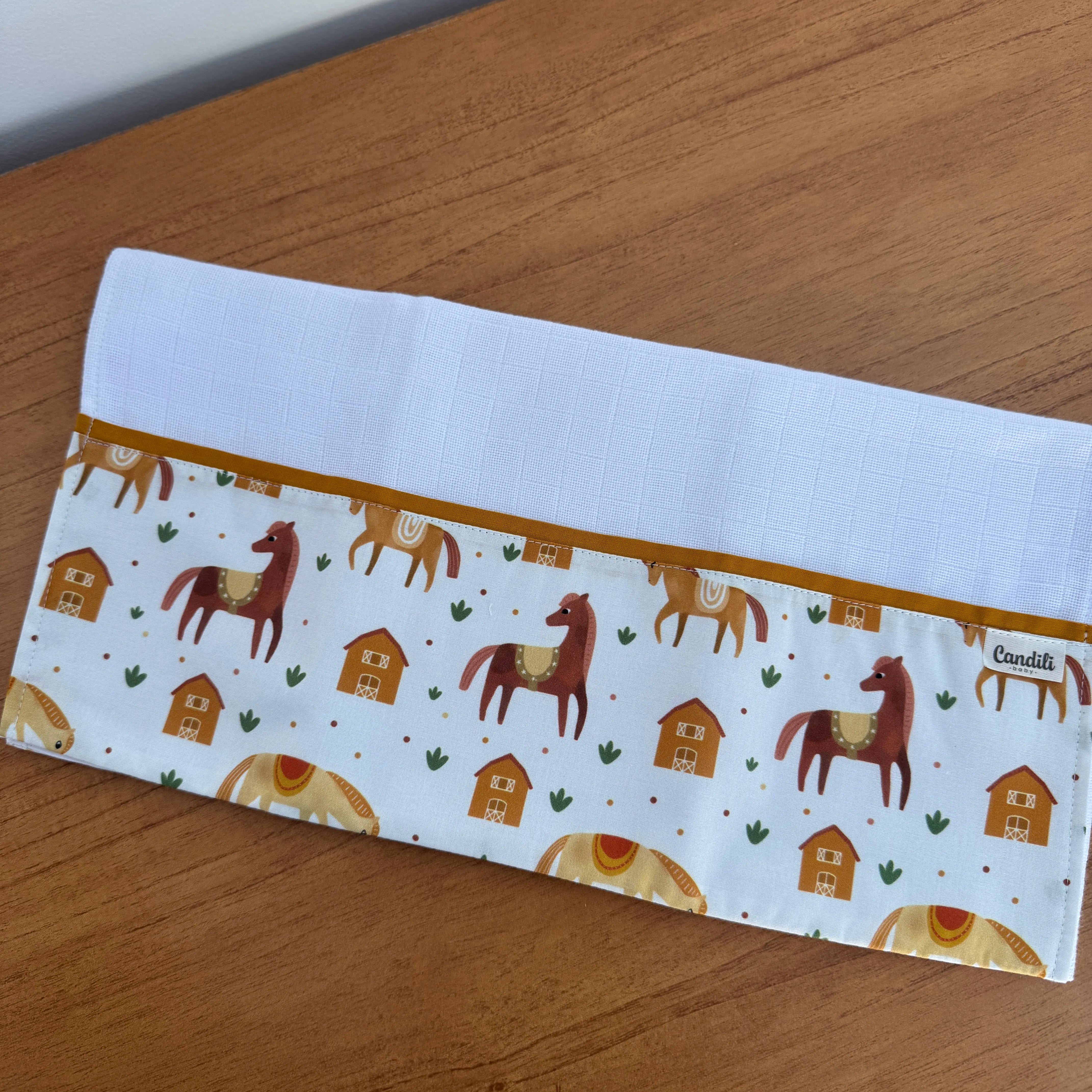 Fralda de Ombro - Cavalinhos