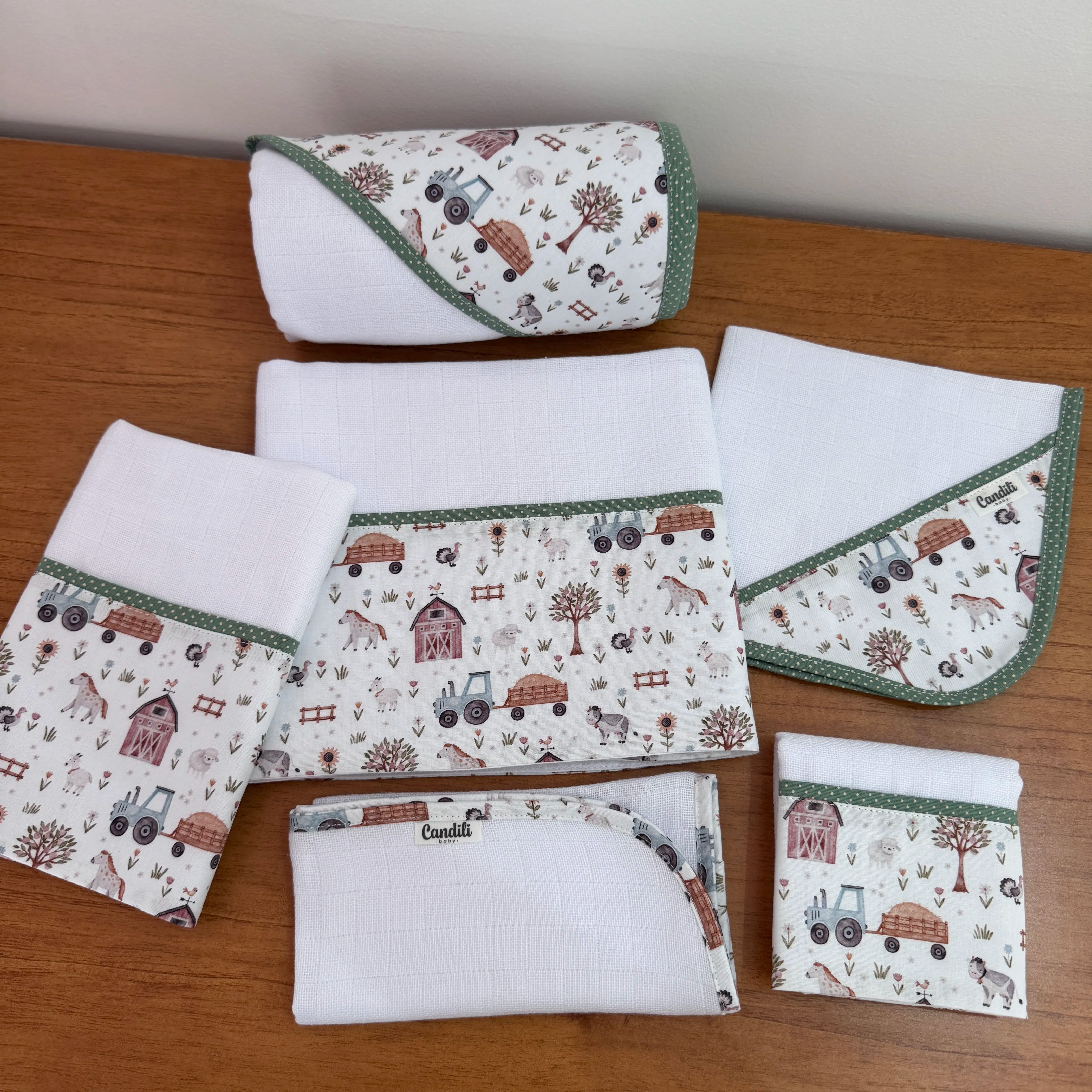 Kit Afeto 6 Peças: Fraldas de Boca, Fralda de Ombro, Fralda Multiuso e Toalha de Banho - Fazendinha