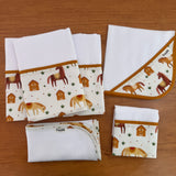 Kit Essencial 5 Peças: Fraldas de Boca, Fralda de Ombro e Fralda Multiuso - Cavalinhos