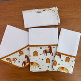 Kit Encanto 4 Peças: Fraldas de Boca e Fralda de Ombro- Cavalinhos