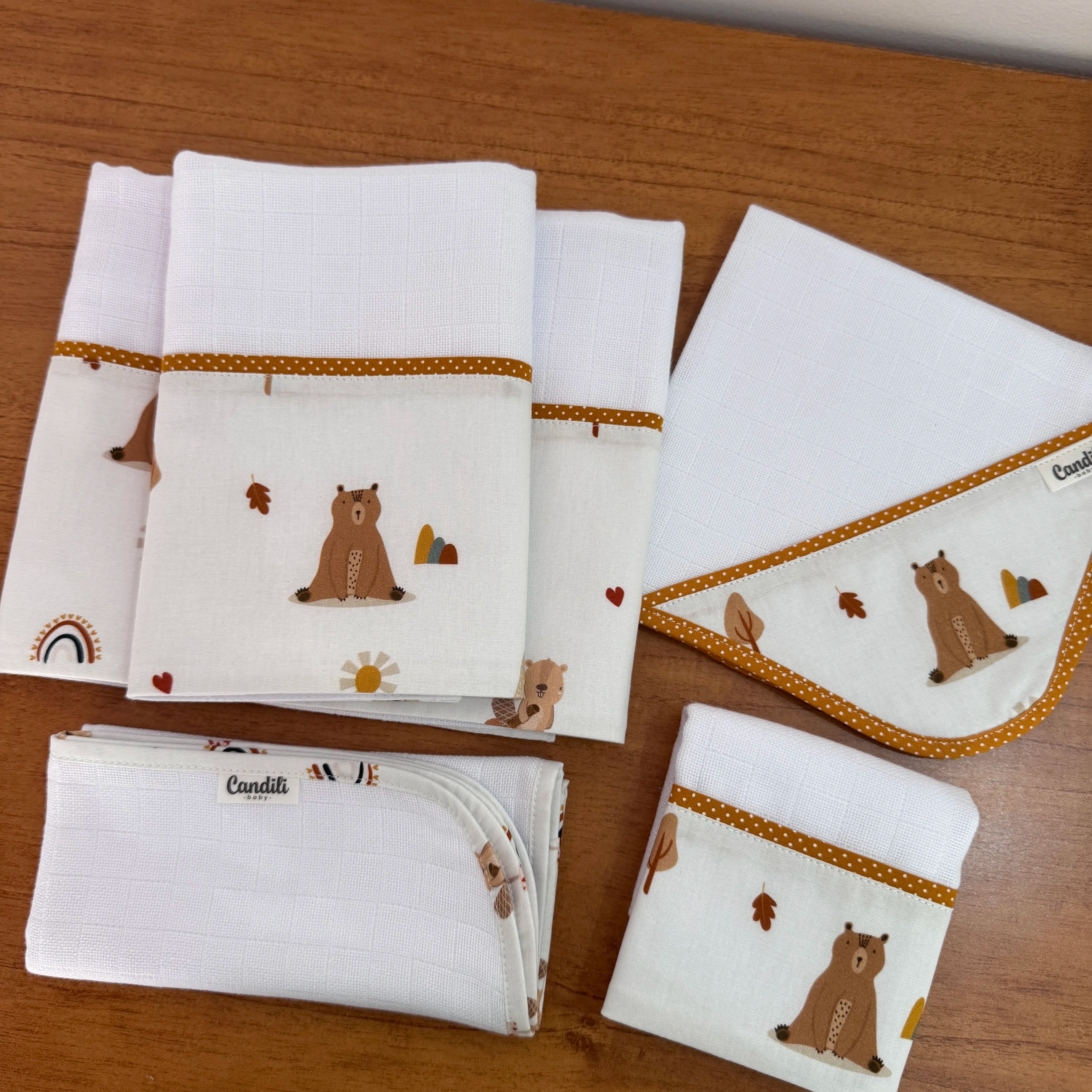 Kit Essencial 5 Peças: Fraldas de Boca, Fralda de Ombro e Fralda Multiuso - Amigos do Urso