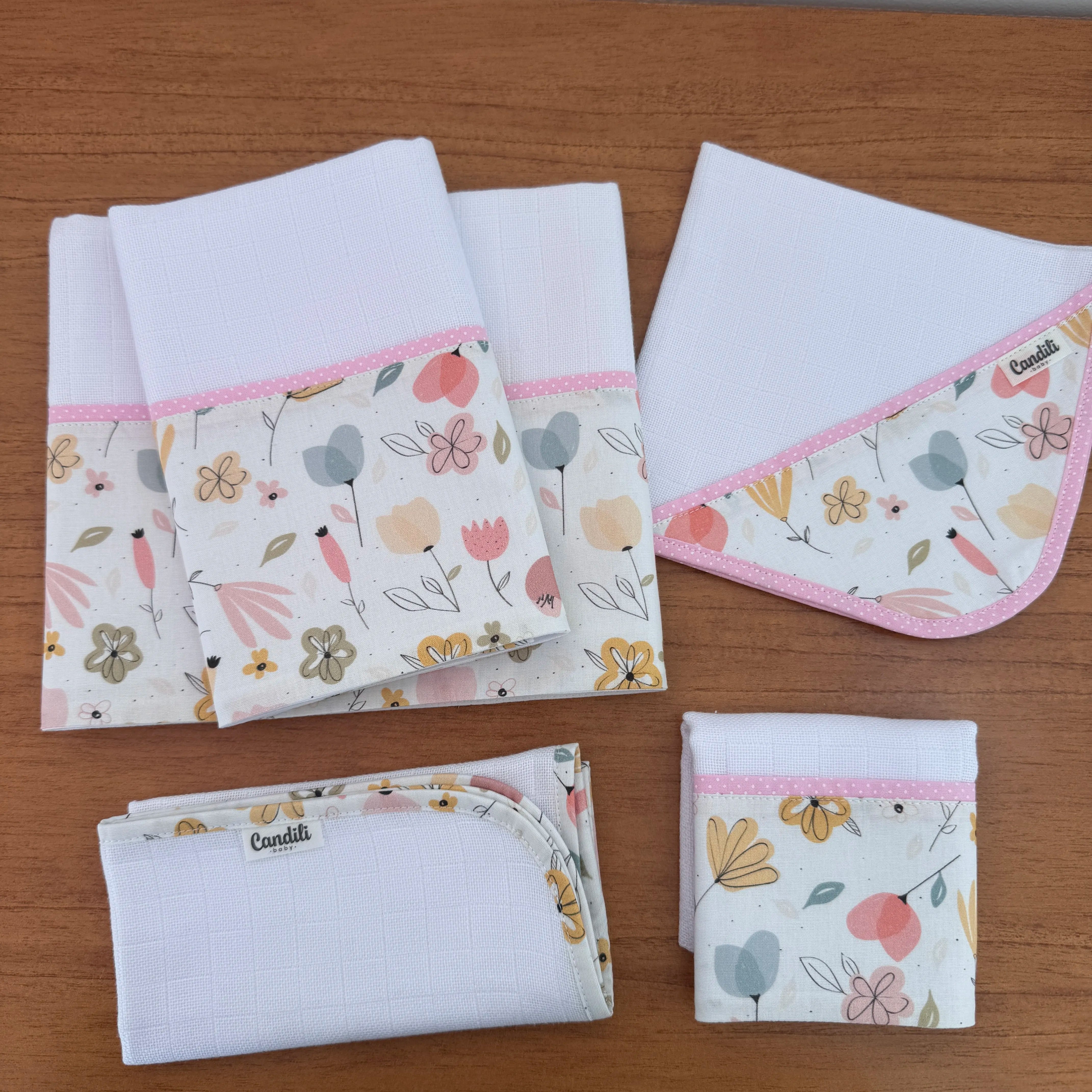 Kit Essencial 5 Peças: Fraldas de Boca, Fralda de Ombro e Fralda Multiuso - Floral