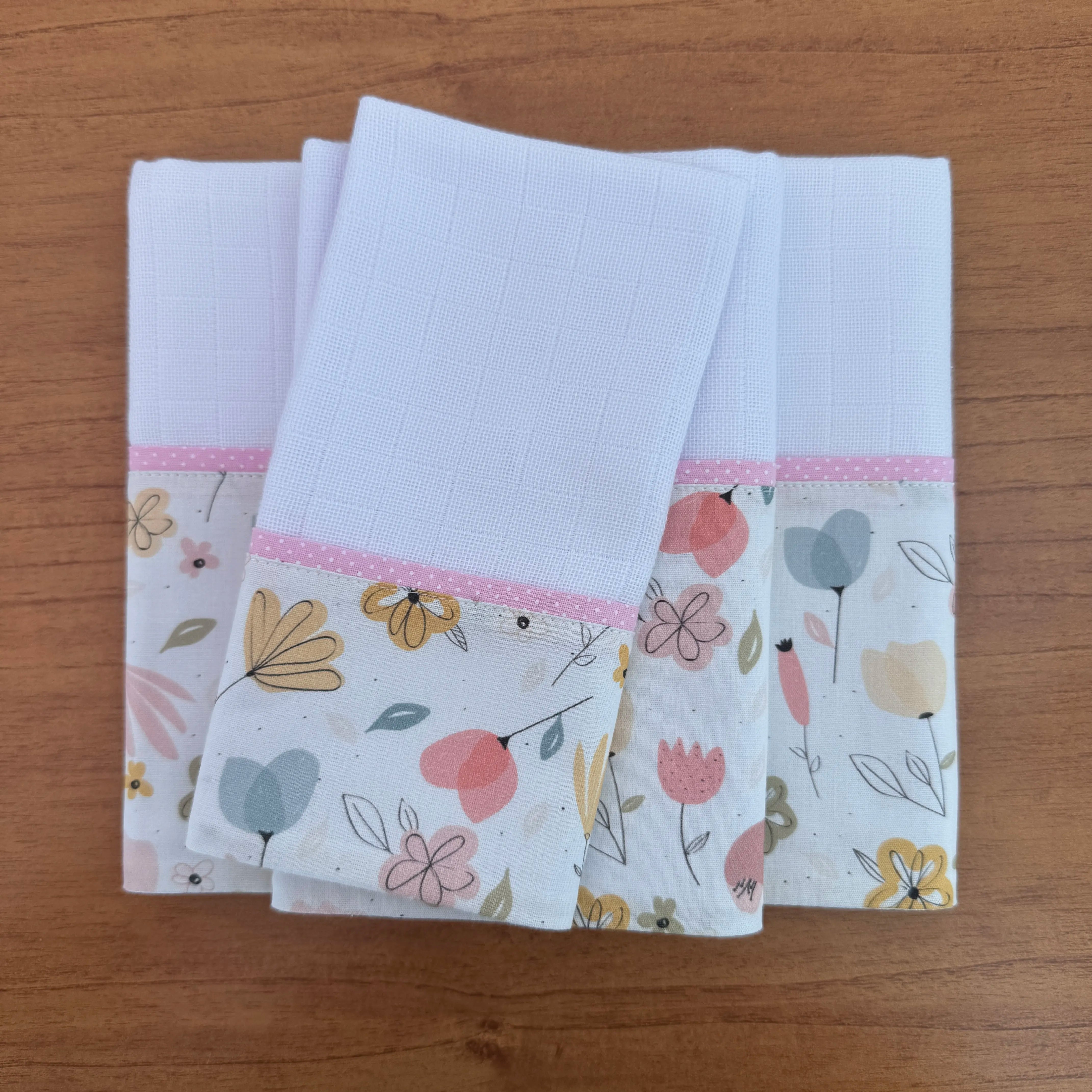 Kit Passeio 3 Peças: Fralda de Boca, Fralda de Ombro e Fralda Multiuso - Floral