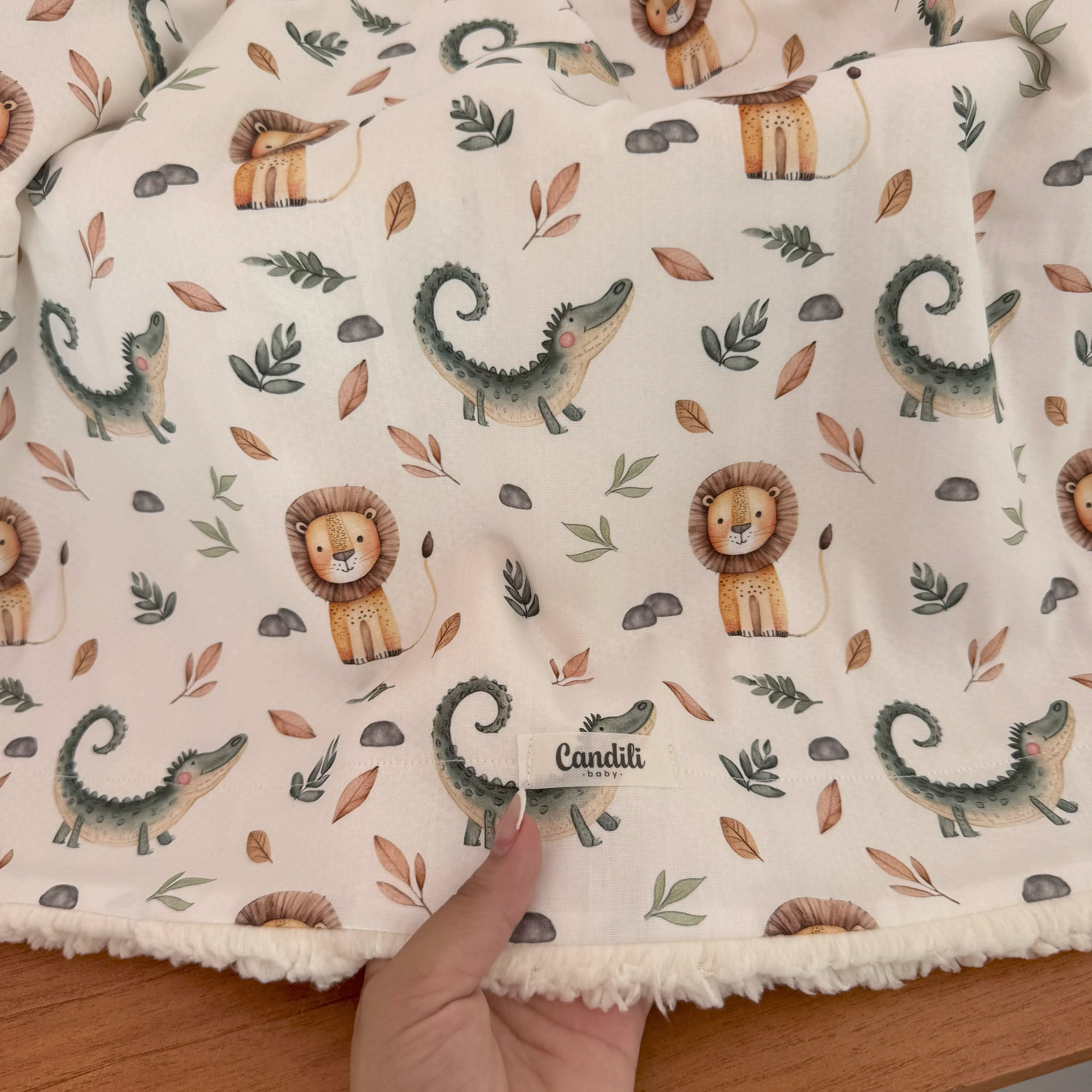 Cobertor Carneirinho - Leão e Jacaré