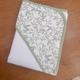 Kit Afeto 6 Peças: Fraldas de Boca, Fralda de Ombro, Fralda Multiuso e Toalha de Banho - Folhagem