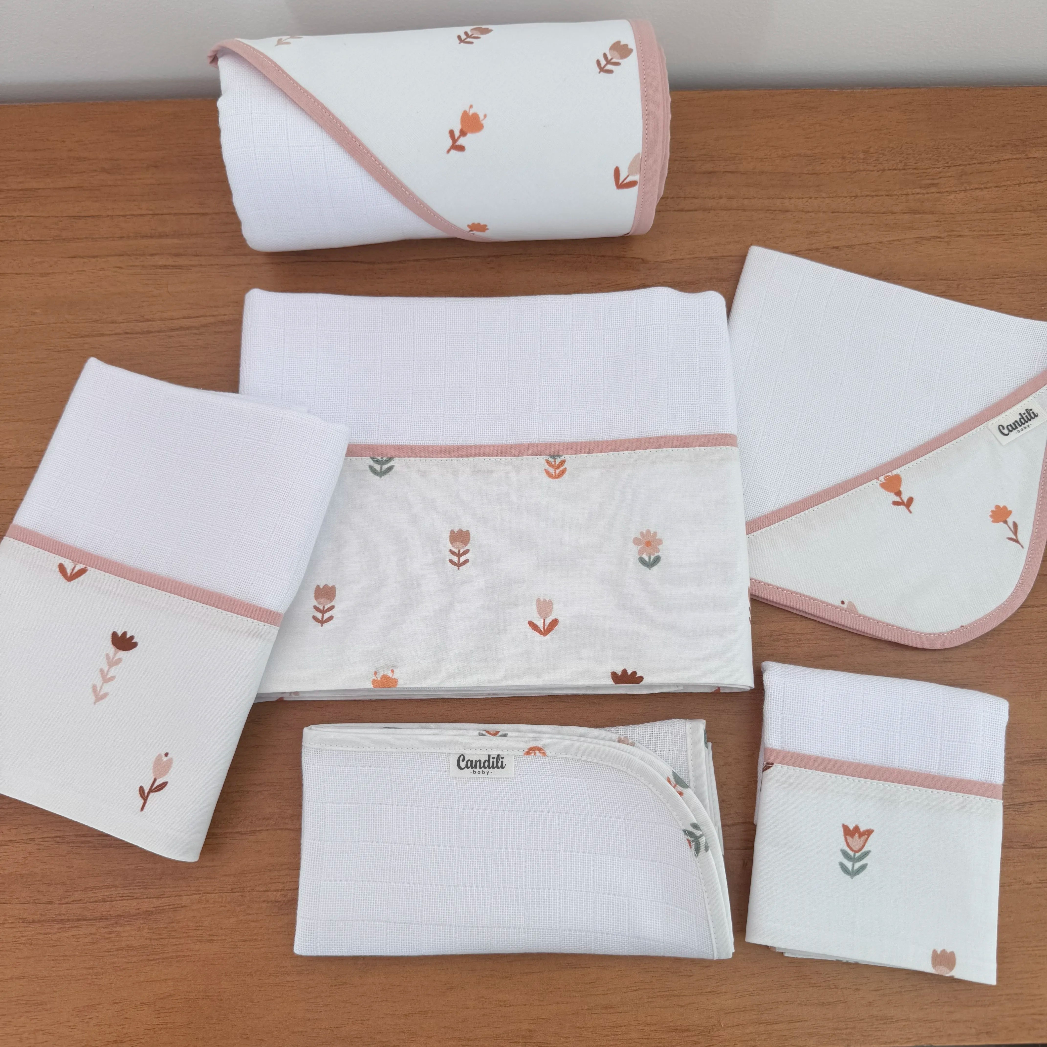 Kit Afeto 6 Peças: Fraldas de Boca, Fralda de Ombro, Fralda Multiuso e Toalha de Banho - Florescer