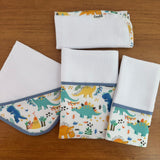 Kit Encanto 4 Peças: Fraldas de Boca e Fralda de Ombro - Terra dos Dinos