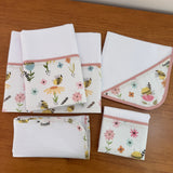 Kit Essencial 5 Peças: Fraldas de Boca, Fralda de Ombro e Fralda Multiuso - Abelhas no Jardim