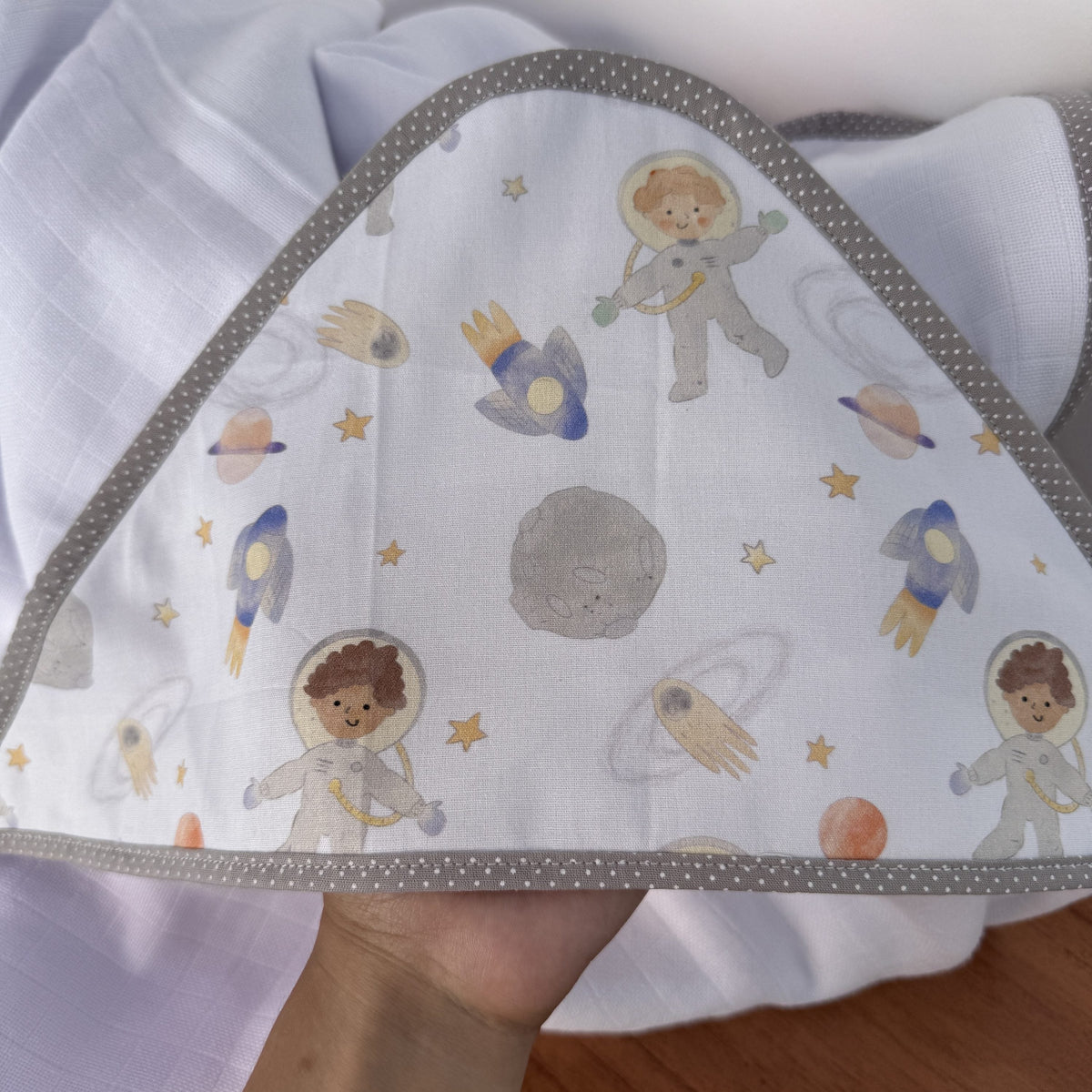 Toalha de Banho Bebê Fralda com Capuz Premium 100% Algodão - Pequeno Astronauta
