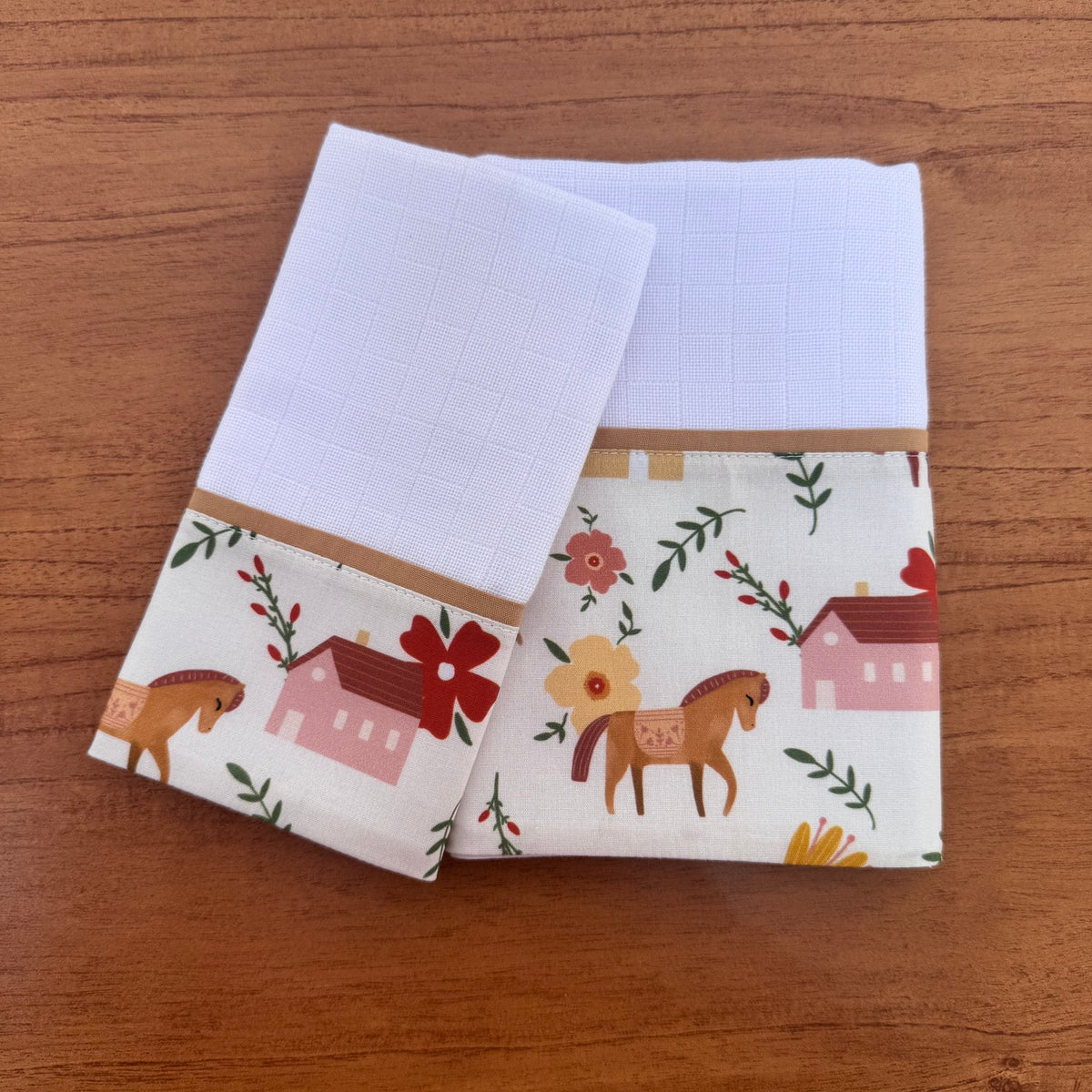 Kit Enxoval Amamentação 2 Peças – Cavalinhos e Flores