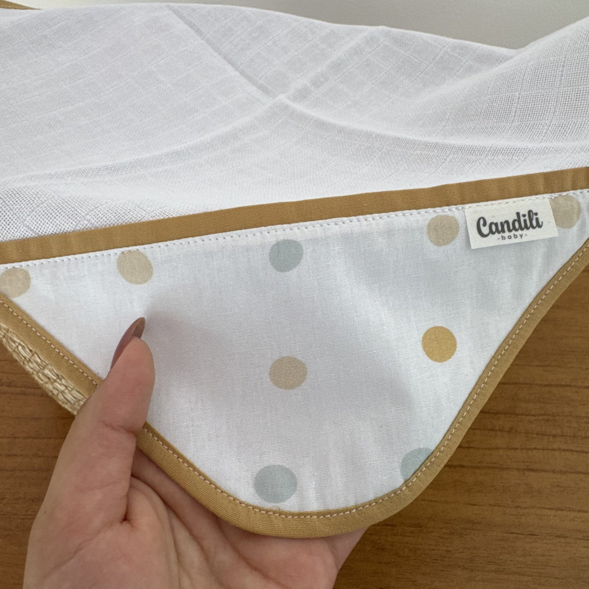 Fralda de Boca Cantinho Premium 100% Algodão - Bolinhas Neutras