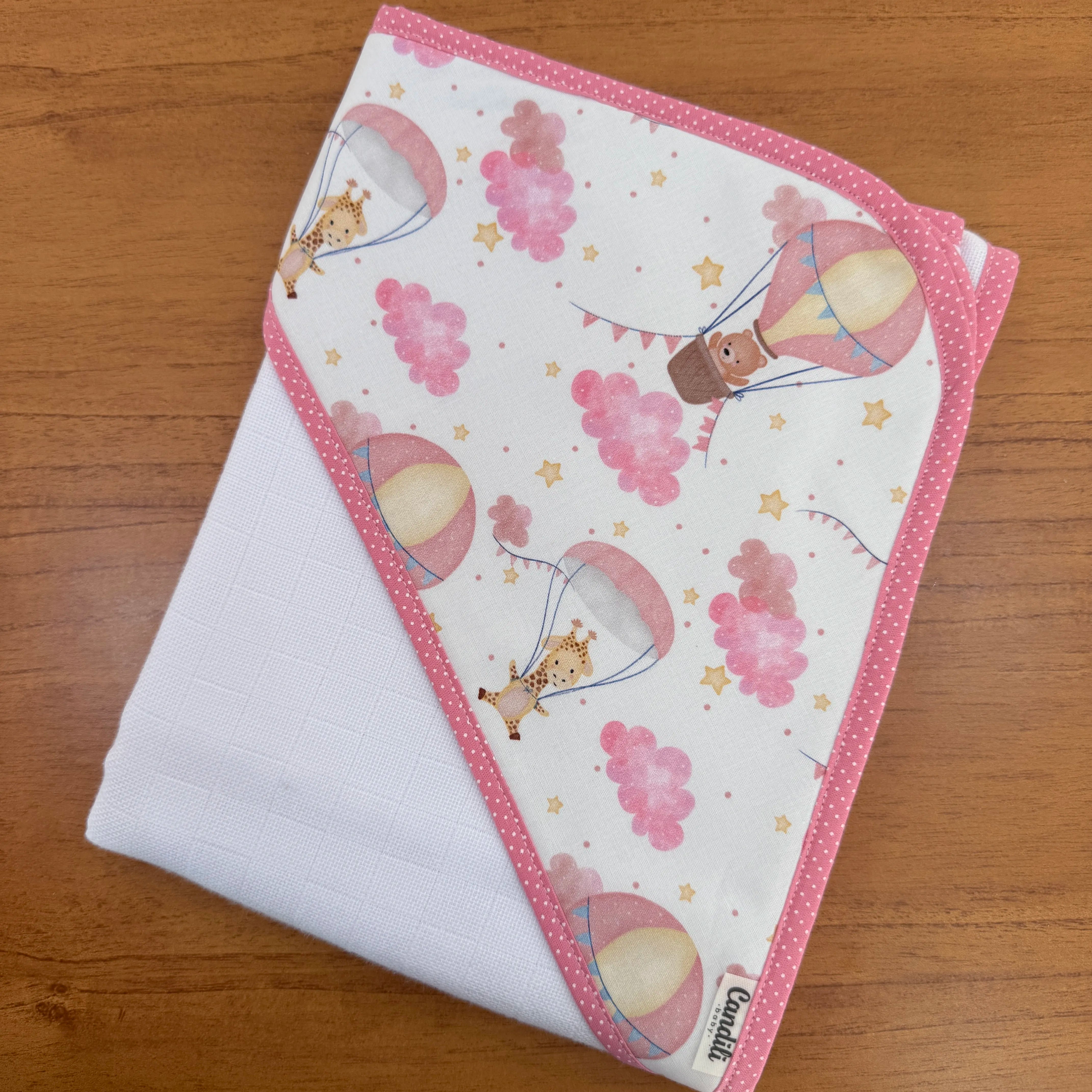 Kit Afeto 6 Peças: Fraldas de Boca, Fralda de Ombro, Fralda Multiuso e Toalha de Banho - Balões e Paraquedas Rosa