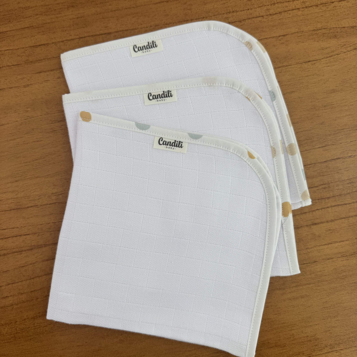 Kit Enxoval Maternidade 20 peças – Bolinhas Neutras