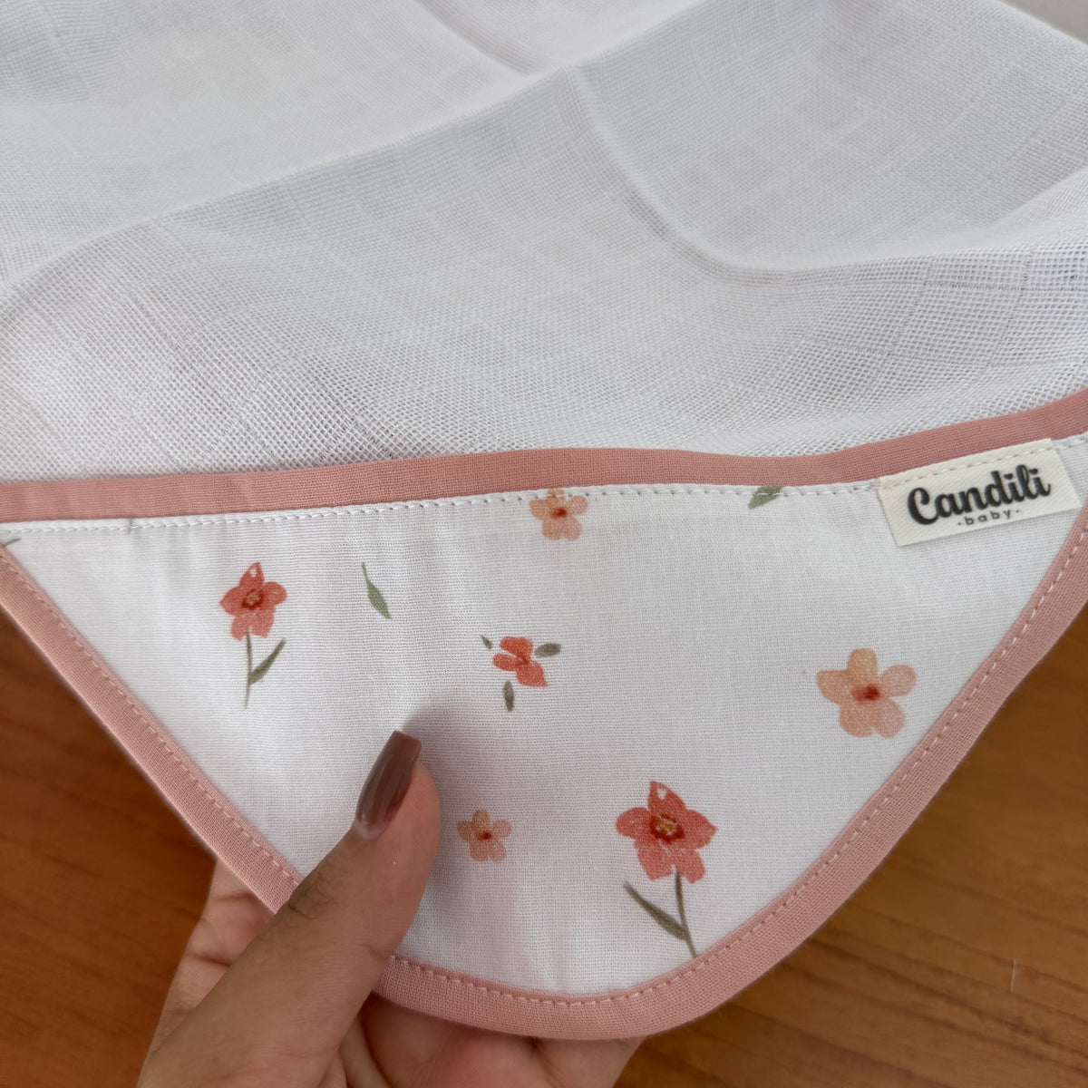 Kit Enxoval Essencial 5 Peças – Flores e Folhas