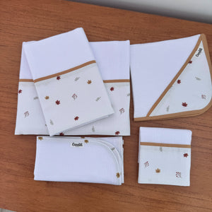 Kit Essencial 5 Peças: Fraldas de Boca, Fralda de Ombro e Fralda Multiuso - Folhas de Outono