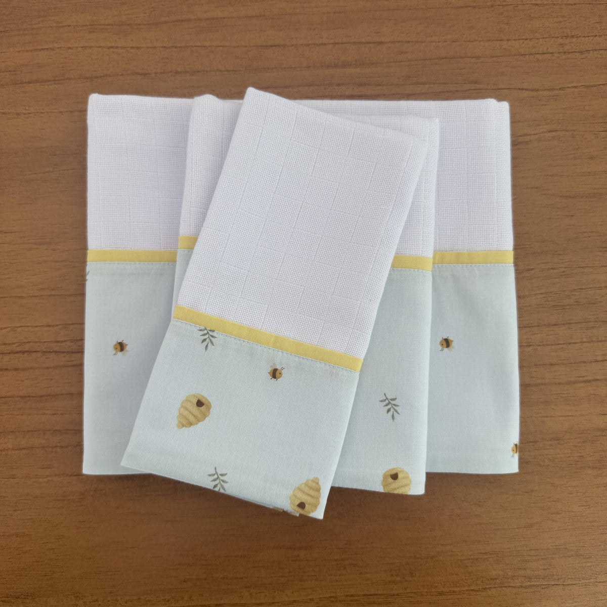 Kit Enxoval Passeio 3 Peças – Abelhas e Colmeias