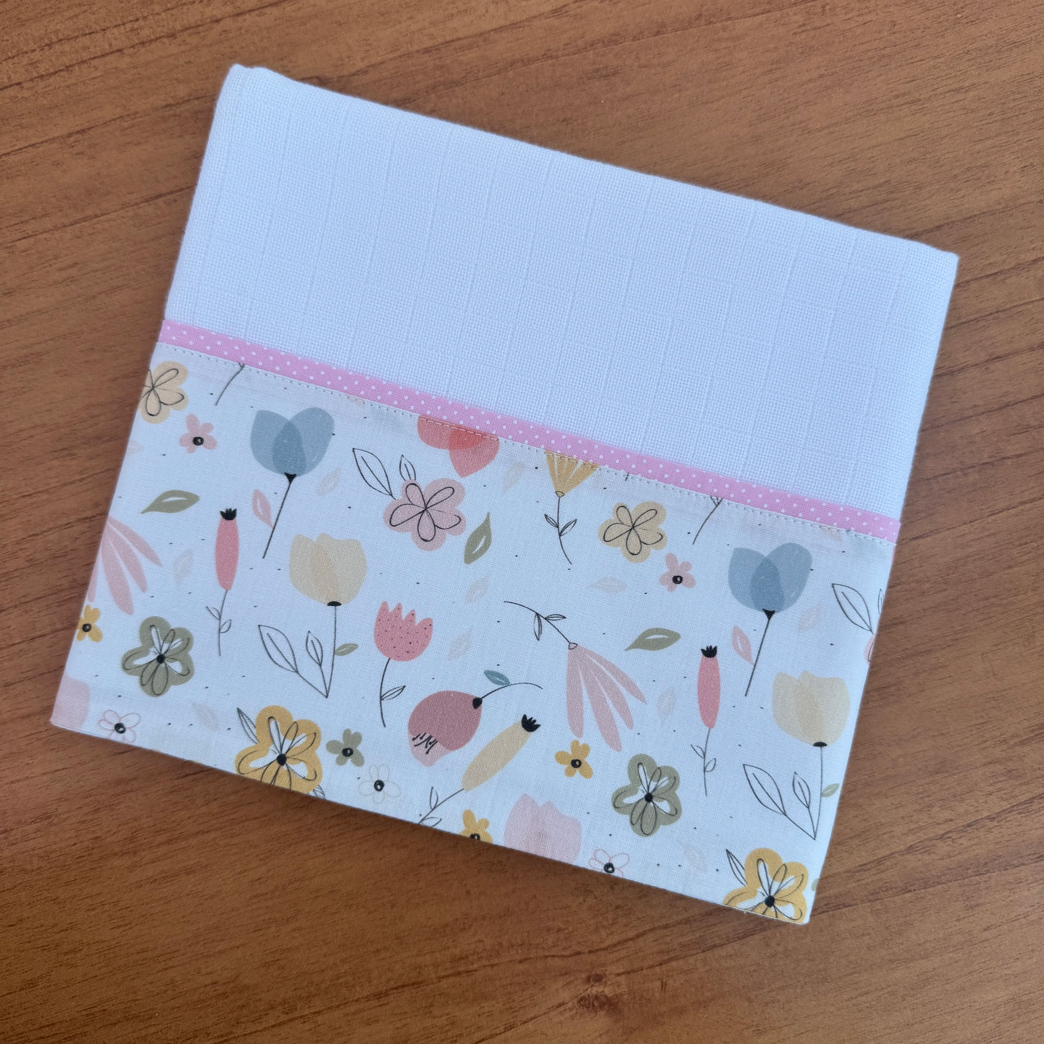 Kit Afeto 6 Peças: Fraldas de Boca, Fralda de Ombro, Fralda Multiuso e Toalha de Banho - Floral