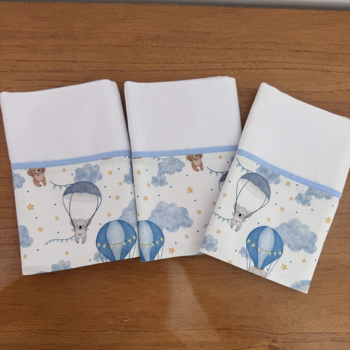 Kit Enxoval Maternidade 20 peças – Balões e Paraquedas Azul
