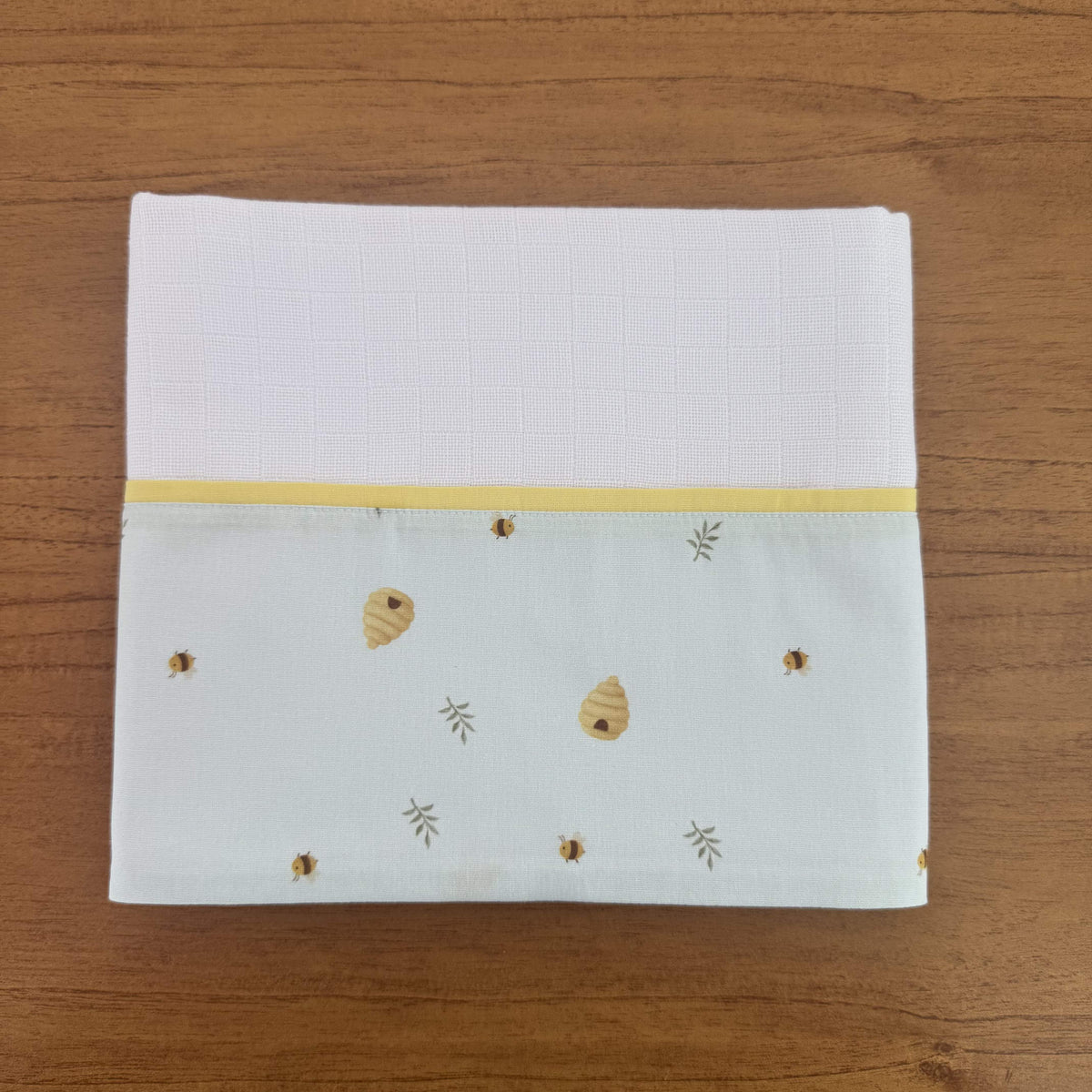 Fralda Grande Multiuso Premium 100% Algodão - Abelhas e Colmeias