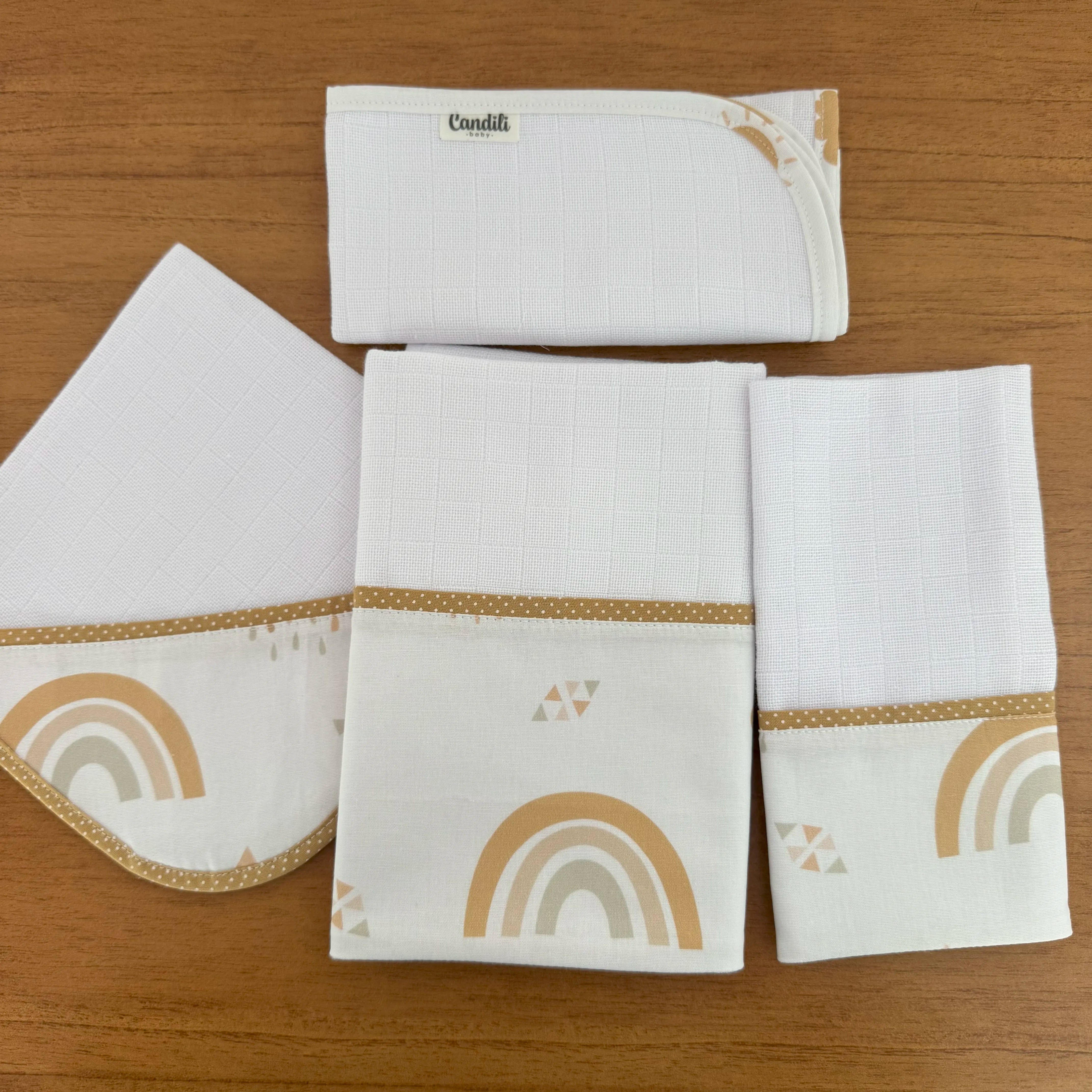 Kit Encanto 4 Peças: Fraldas de Boca e Fralda de Ombro- Arco-iris