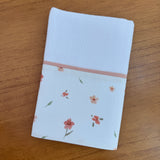 Kit Essencial 5 Peças: Fraldas de Boca, Fralda de Ombro e Fralda Multiuso - Flores e Folhas