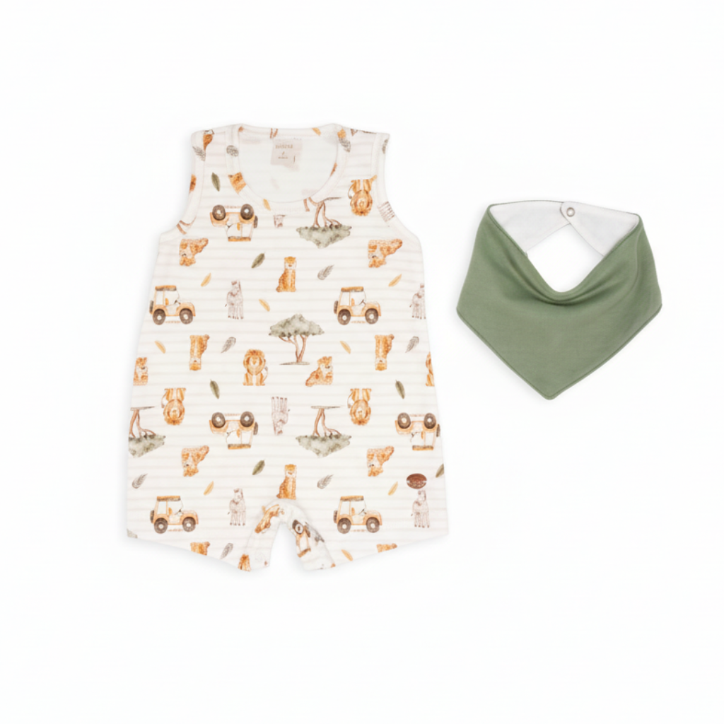 Conjunto Macacão Curto Regata Safari e Babador – Mini&Co