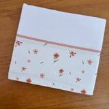 Kit Essencial 5 Peças: Fraldas de Boca, Fralda de Ombro e Fralda Multiuso - Flores e Folhas