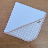 Kit Essencial 5 Peças: Fraldas de Boca, Fralda de Ombro e Fralda Multiuso - Xadrez Rosa
