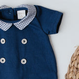 Macacão Curto Azul Marinho com Gola Xadrez Tricot – Mini&Co