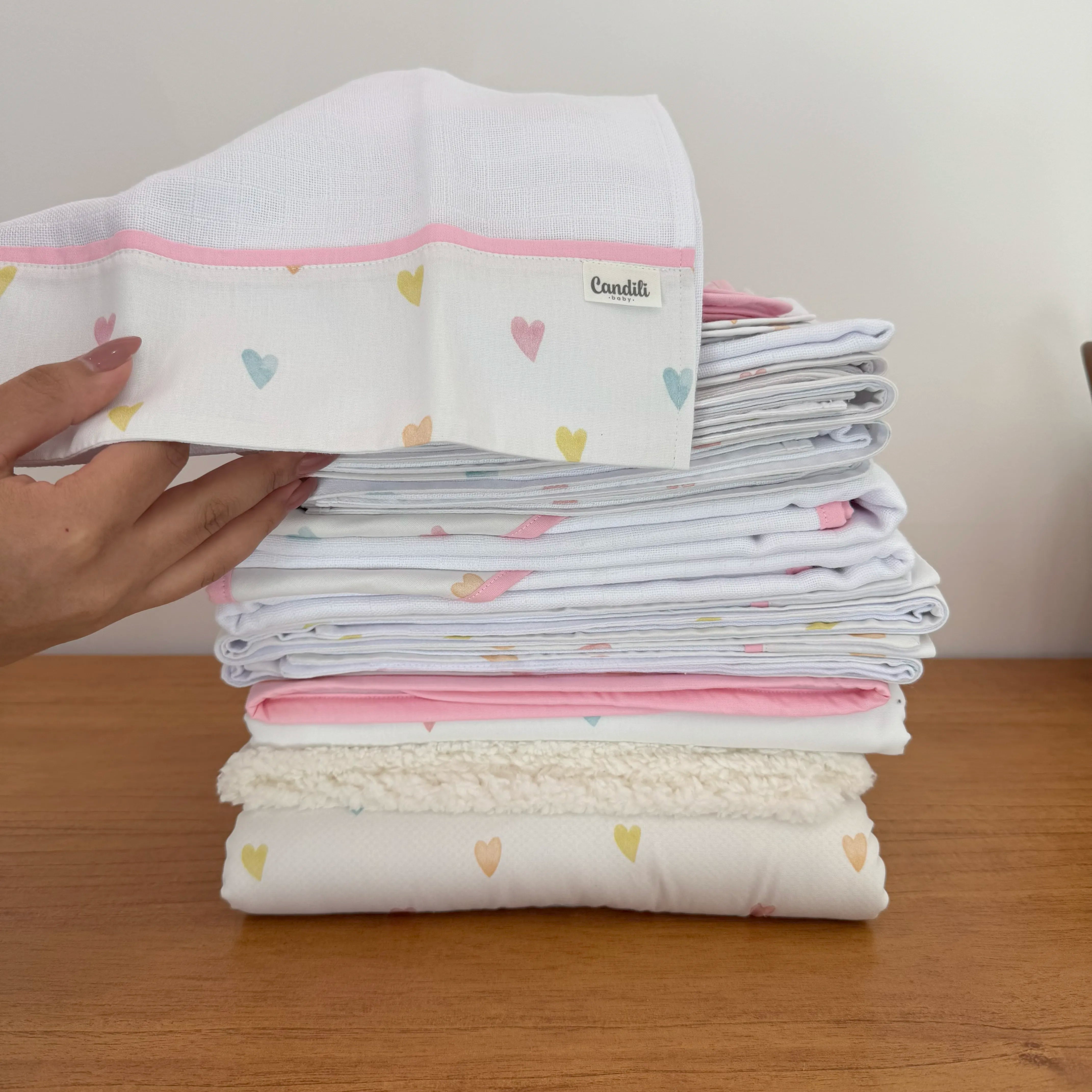 Kit Maternidade 20 peças - Corações Coloridos