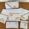 Kit Afeto 6 Peças: Fraldas de Boca, Fralda de Ombro, Fralda Multiuso e Toalha de Banho - Arco-iris