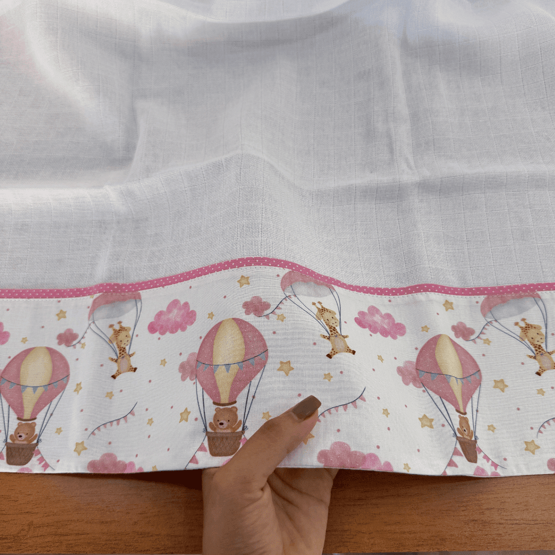 Kit Essencial 5 Peças: Fraldas de Boca, Fralda de Ombro e Fralda Multiuso - Balões e Paraquedas Rosa