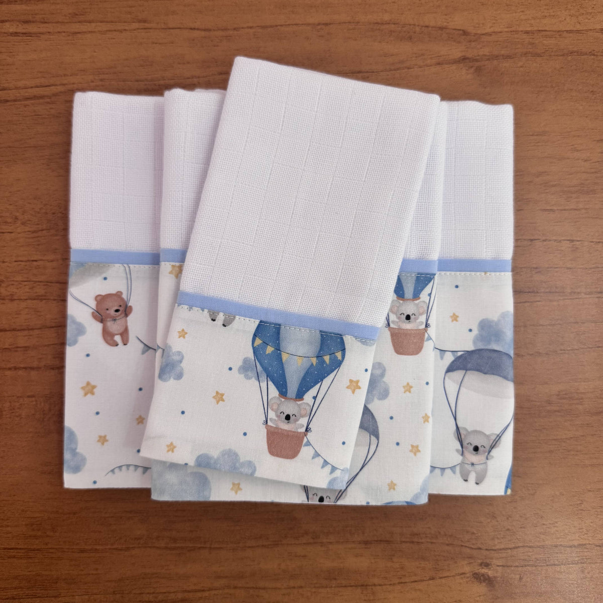 Kit Enxoval Passeio 3 Peças – Balões e Paraquedas Azul