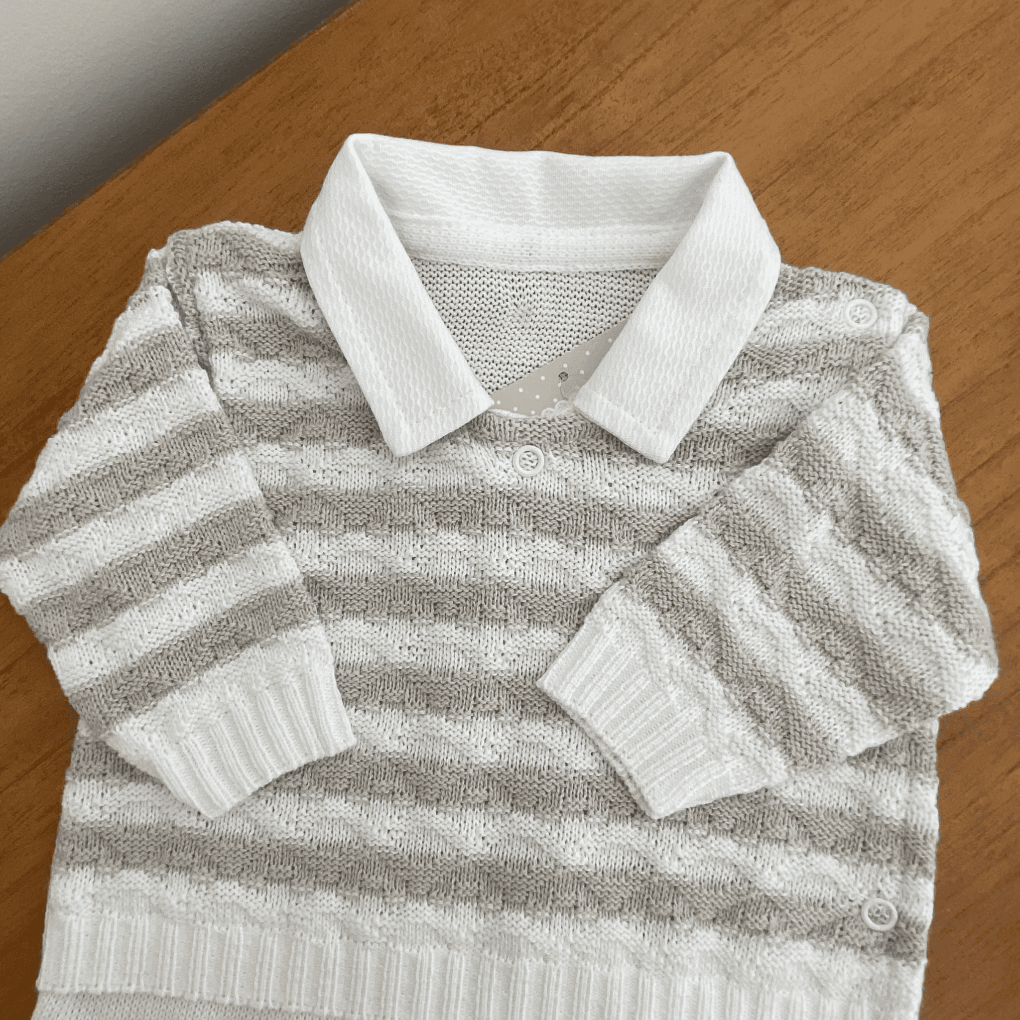 Saída de Maternidade Menino tricô Branco e Cinza Listrado - 2 Peças