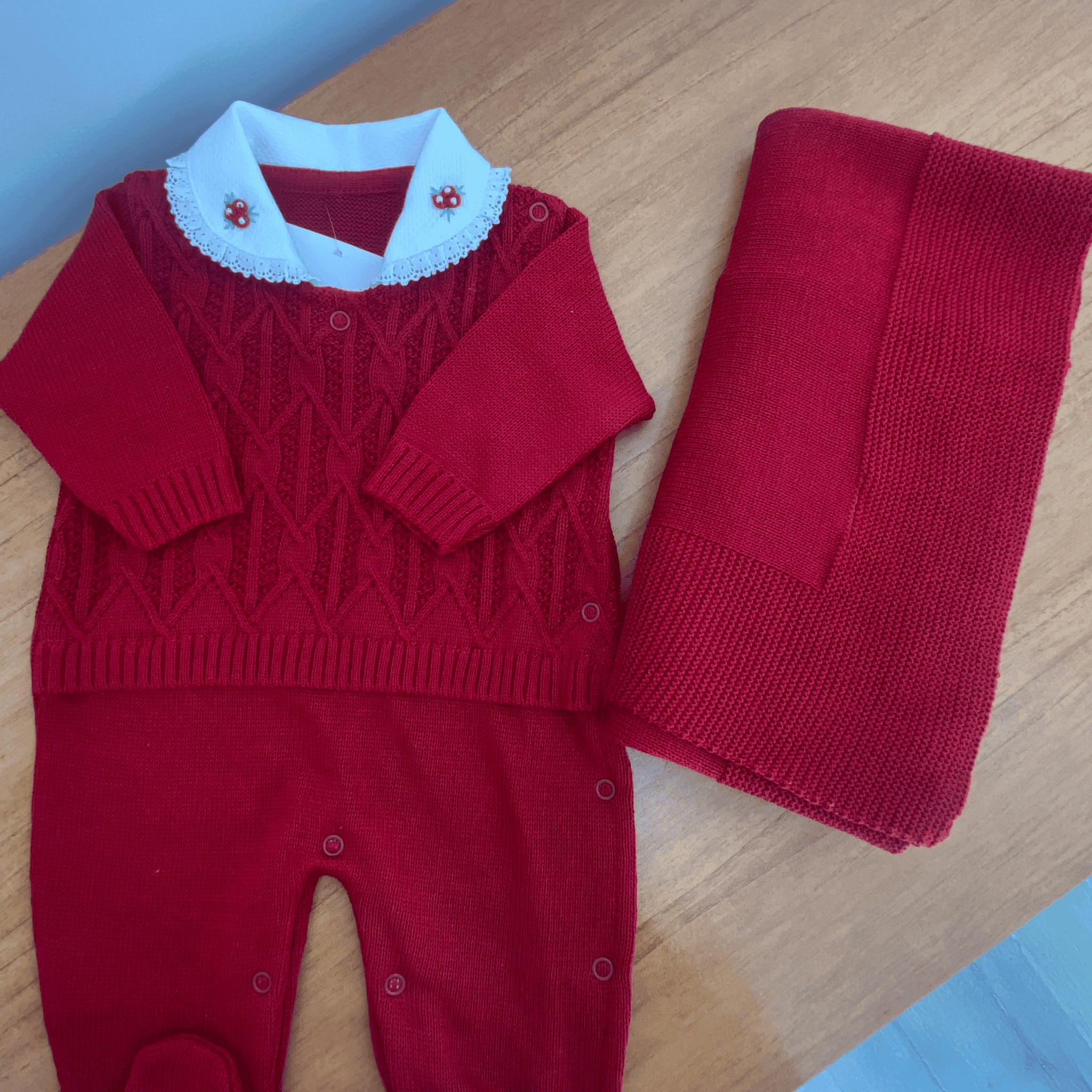 Saída de Maternidade Menina Tricô Vermelho - 2 Peças