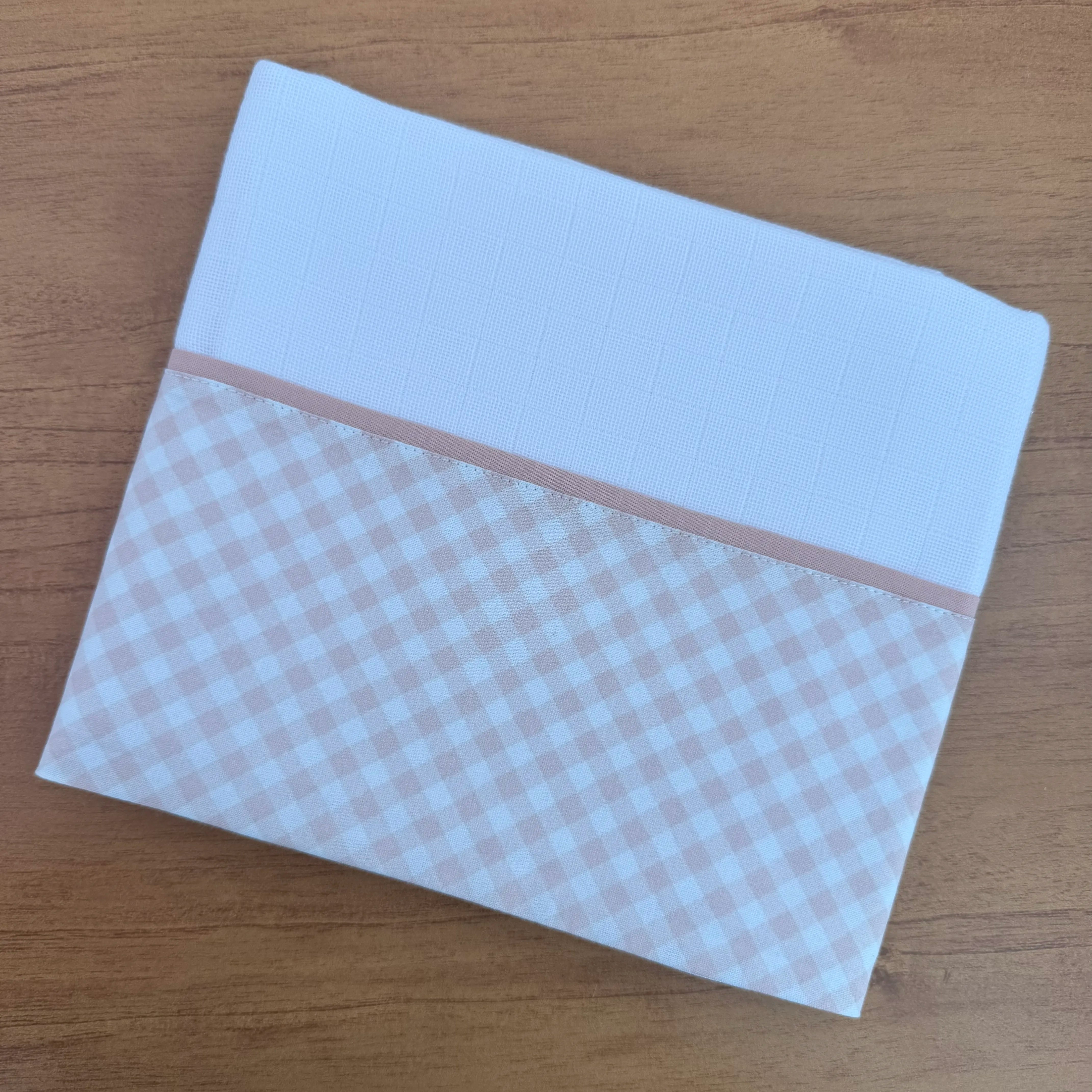 Kit Passeio 3 Peças: Fralda de Boca, Fralda de Ombro e Fralda Multiuso - Xadrez Rosa