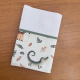 Kit Afeto 6 Peças: Fraldas de Boca, Fralda de Ombro, Fralda Multiuso e Toalha de Banho - Leão e Jacaré