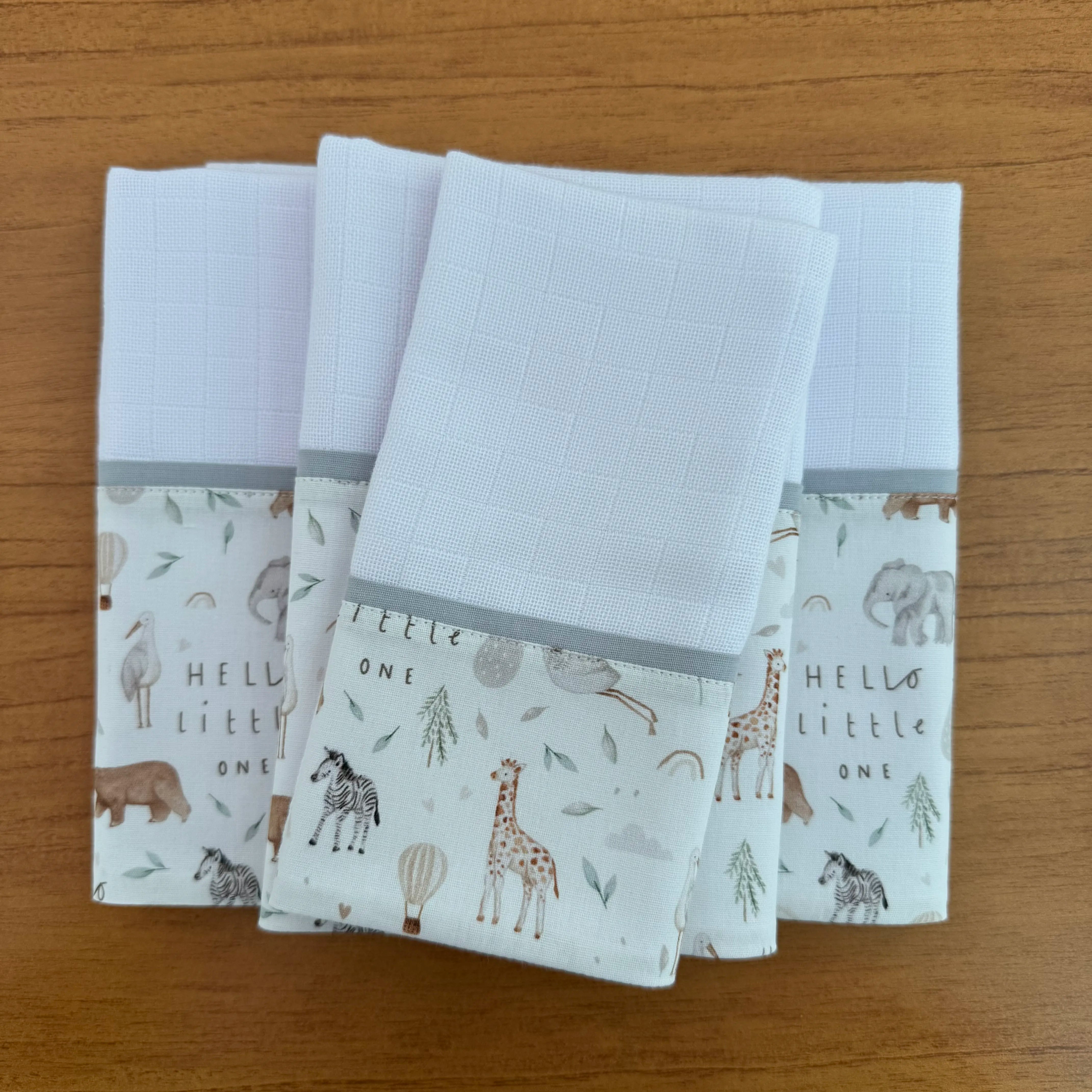 Kit Passeio 3 Peças: Fralda de Boca, Fralda de Ombro e Fralda Multiuso - Safari Baby