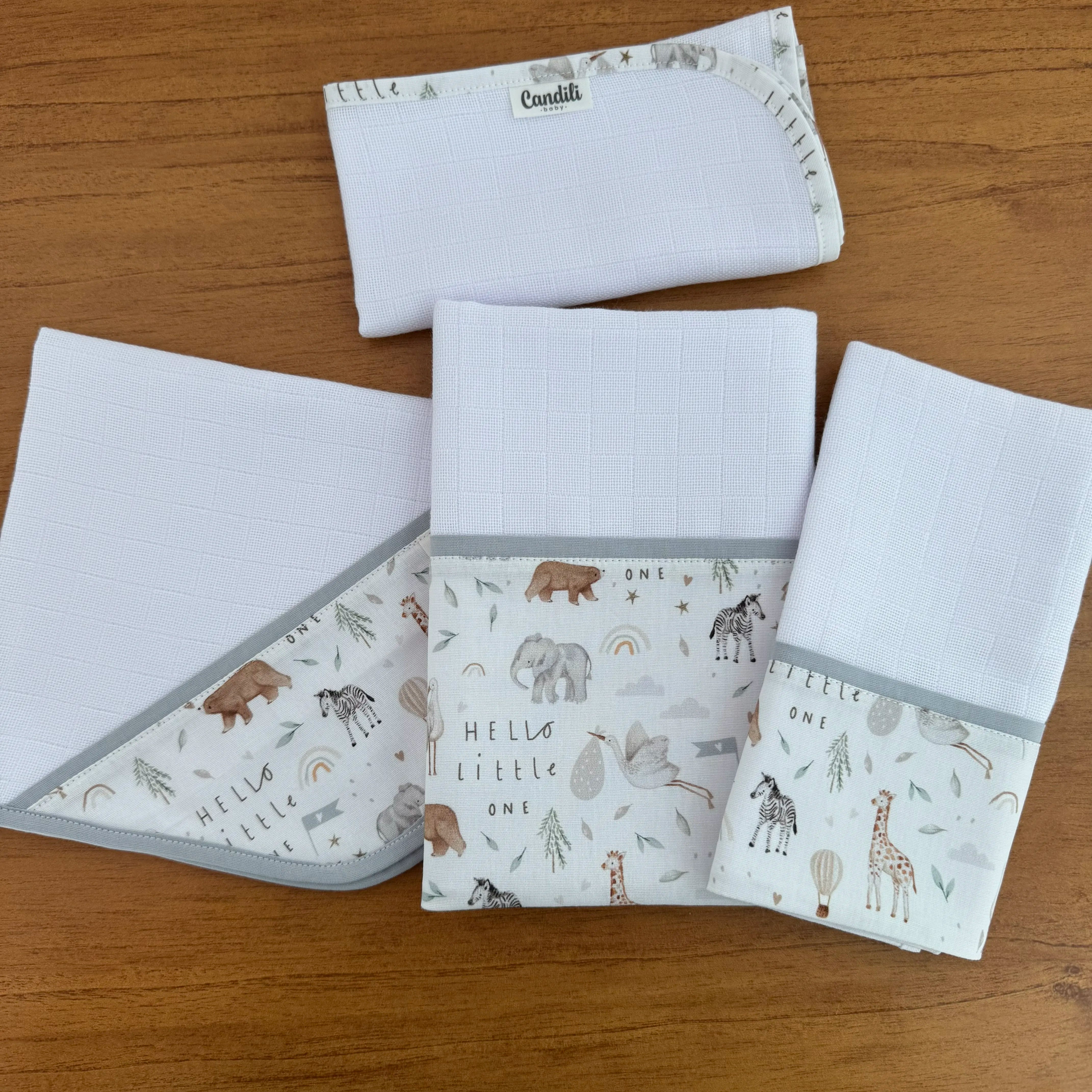 Kit Encanto 4 Peças: Fraldas de Boca e Fralda de Ombro - Safari Baby