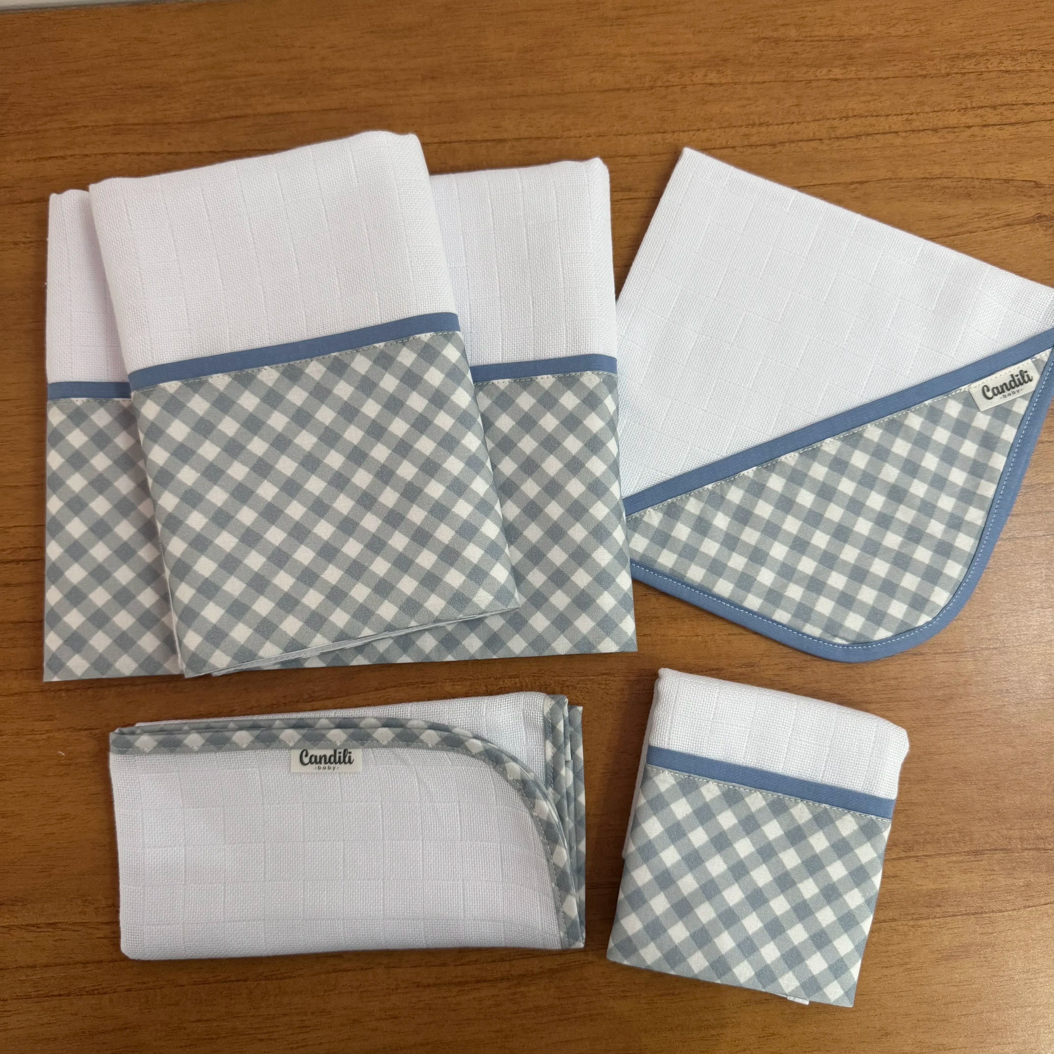 Kit Essencial 5 Peças: Fraldas de Boca, Fralda de Ombro e Fralda Multiuso - Xadrez Azul