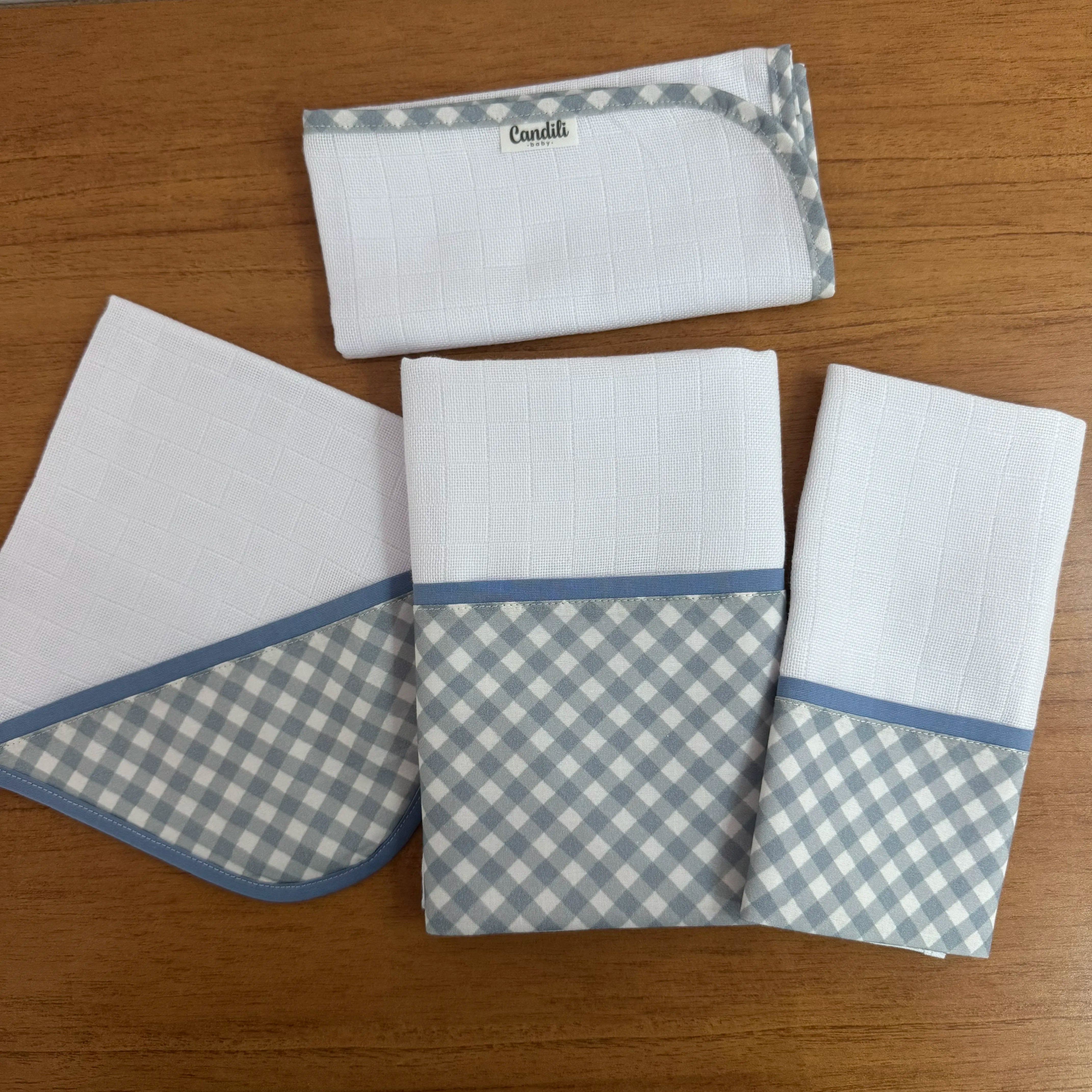 Kit Encanto 4 Peças: Fraldas de Boca e Fralda de Ombro - Xadrez Azul