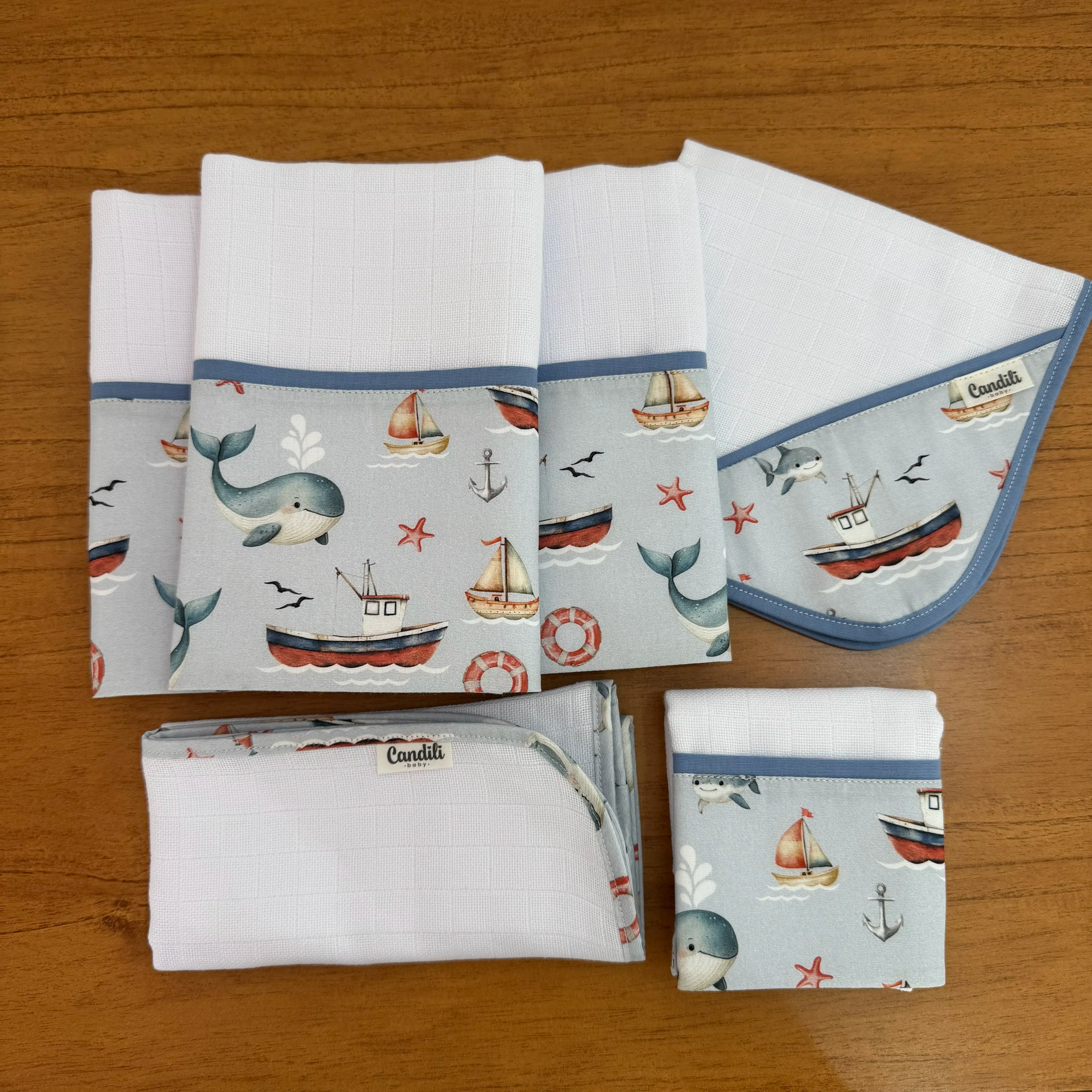 Kit Essencial 5 Peças: Fraldas de Boca, Fralda de Ombro e Fralda Multiuso - Marinha