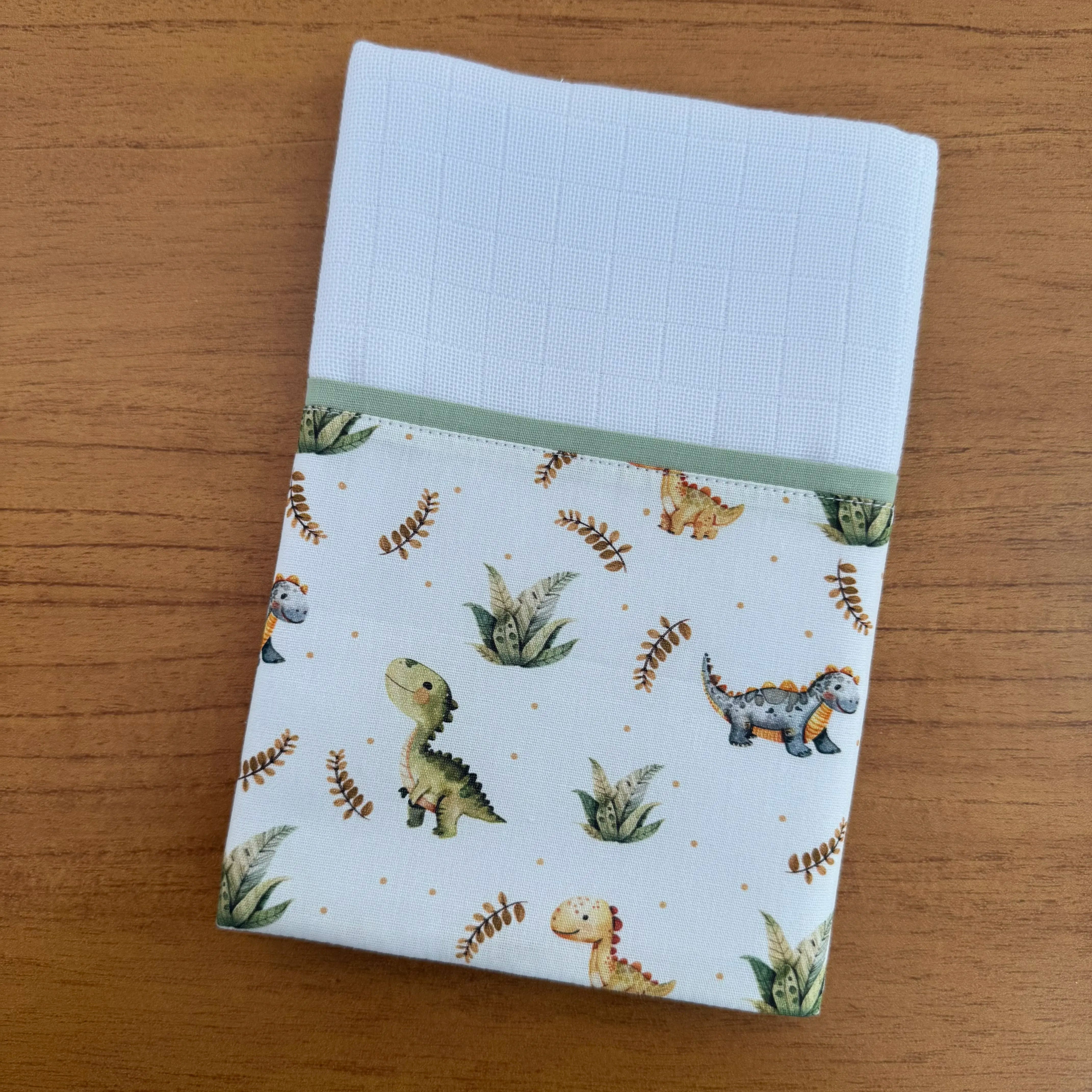 Kit Encanto 4 Peças: Fraldas de Boca e Fralda de Ombro - Dinossauro