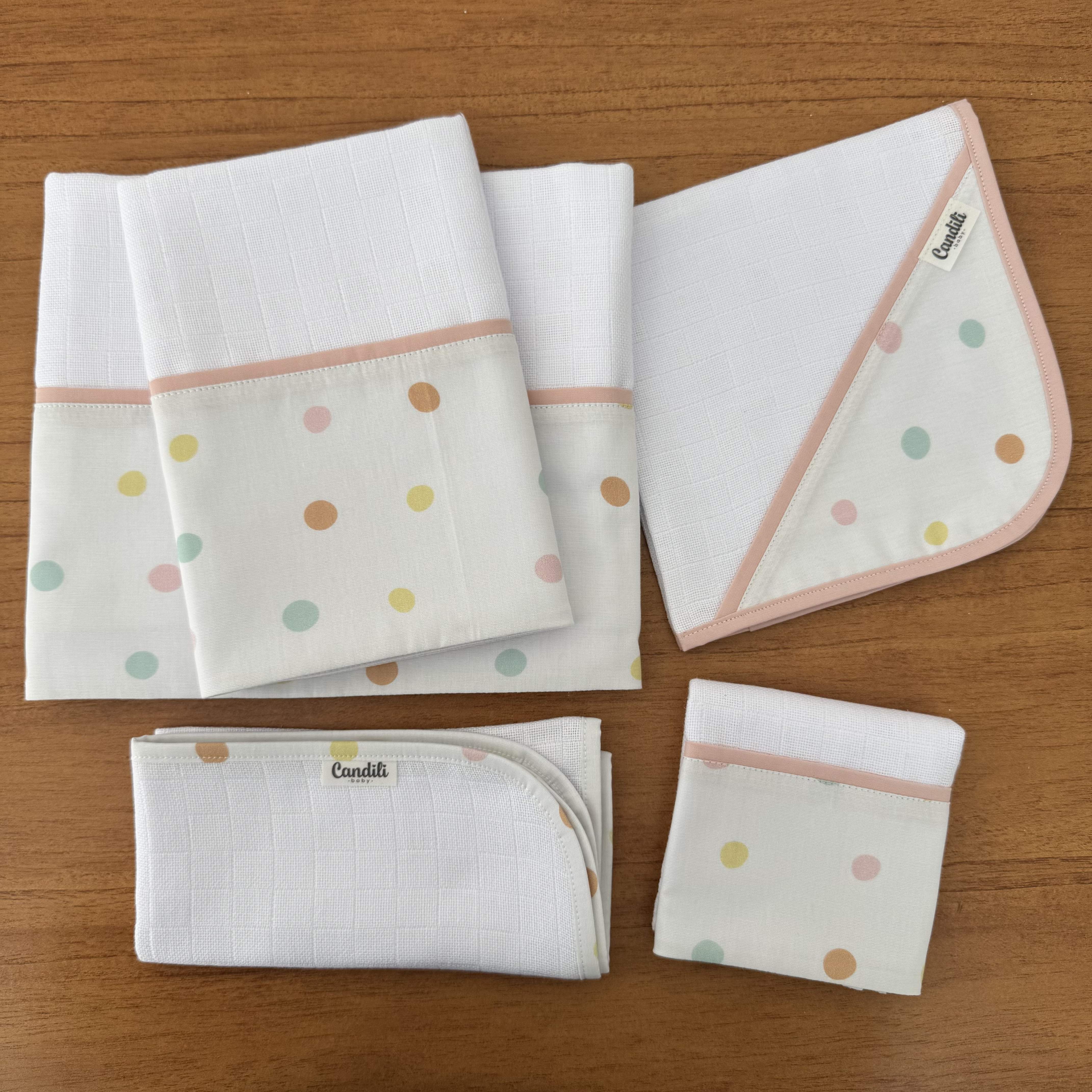 Kit Essencial 5 Peças: Fraldas de Boca, Fralda de Ombro e Fralda Multiuso - Bolinhas Rosas