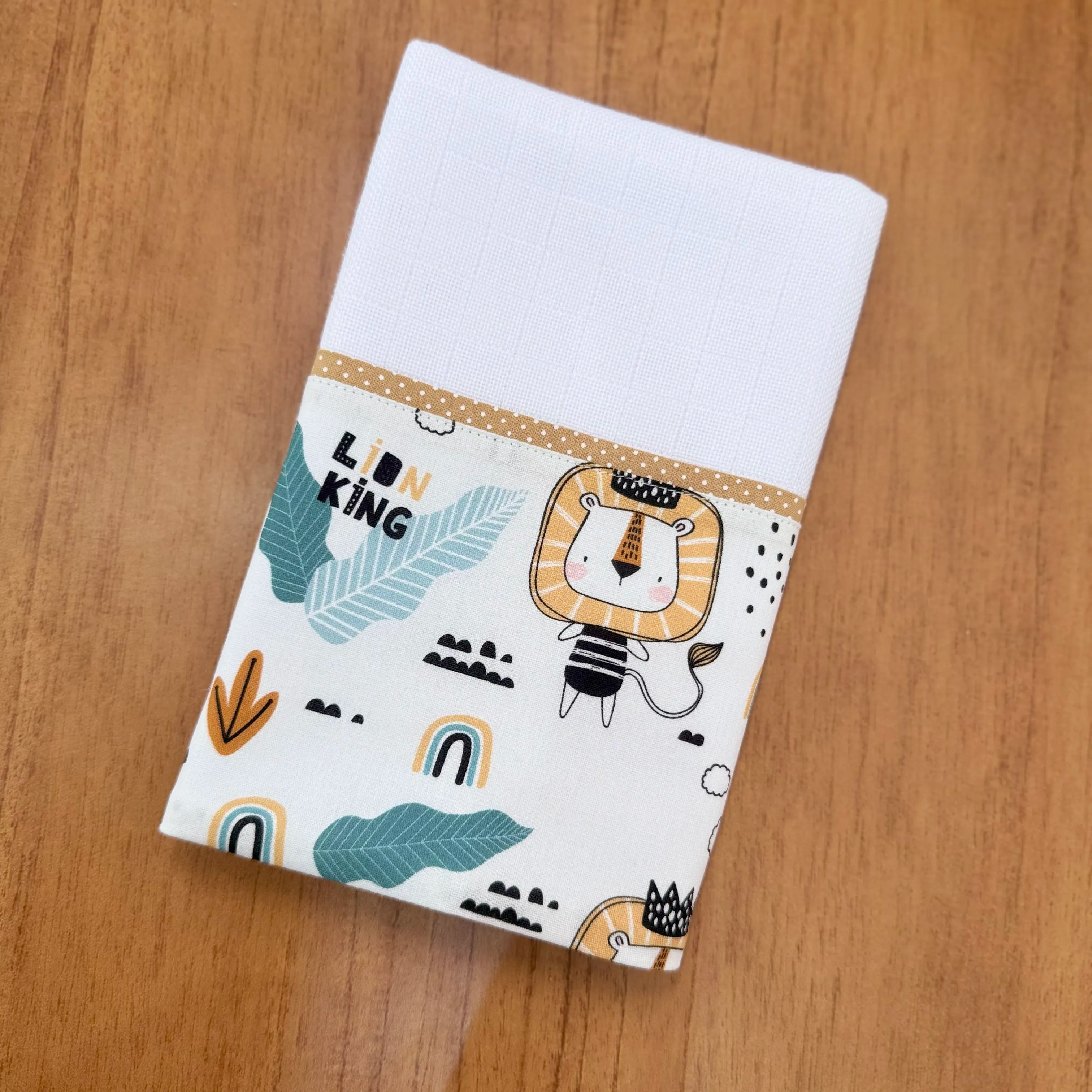 Kit Encanto 4 Peças: Fraldas de Boca e Fralda de Ombro - Rei Leão